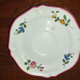 Plate Vieux Saint Amand 1713 with chantournés edges with floral motif