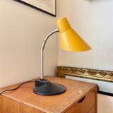 Articulated desk lamp