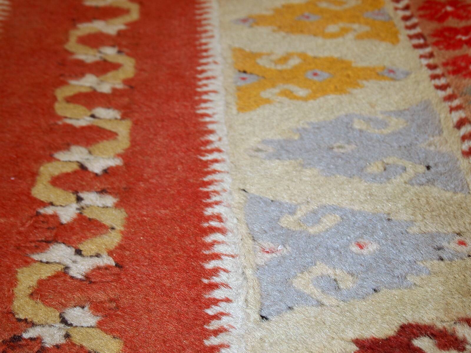 Tapis Couloir Vintage Turc Melas, Années 1950, Élégance et Authenticité