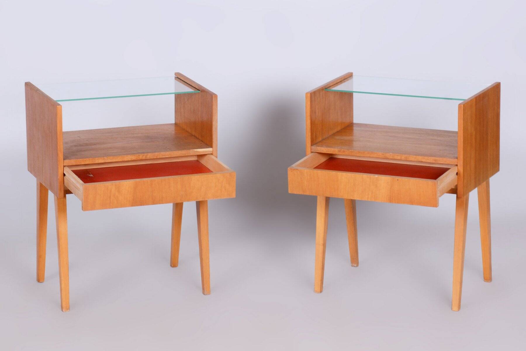 Mid-Century Modern Bedside Tables in Oak and Glass, 1950s, Set of 2