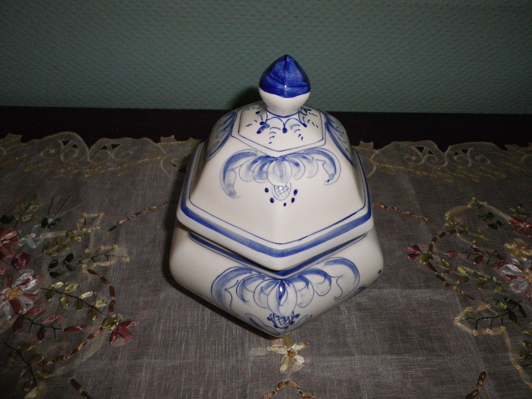 Hexagonal candy in earthenware 1970