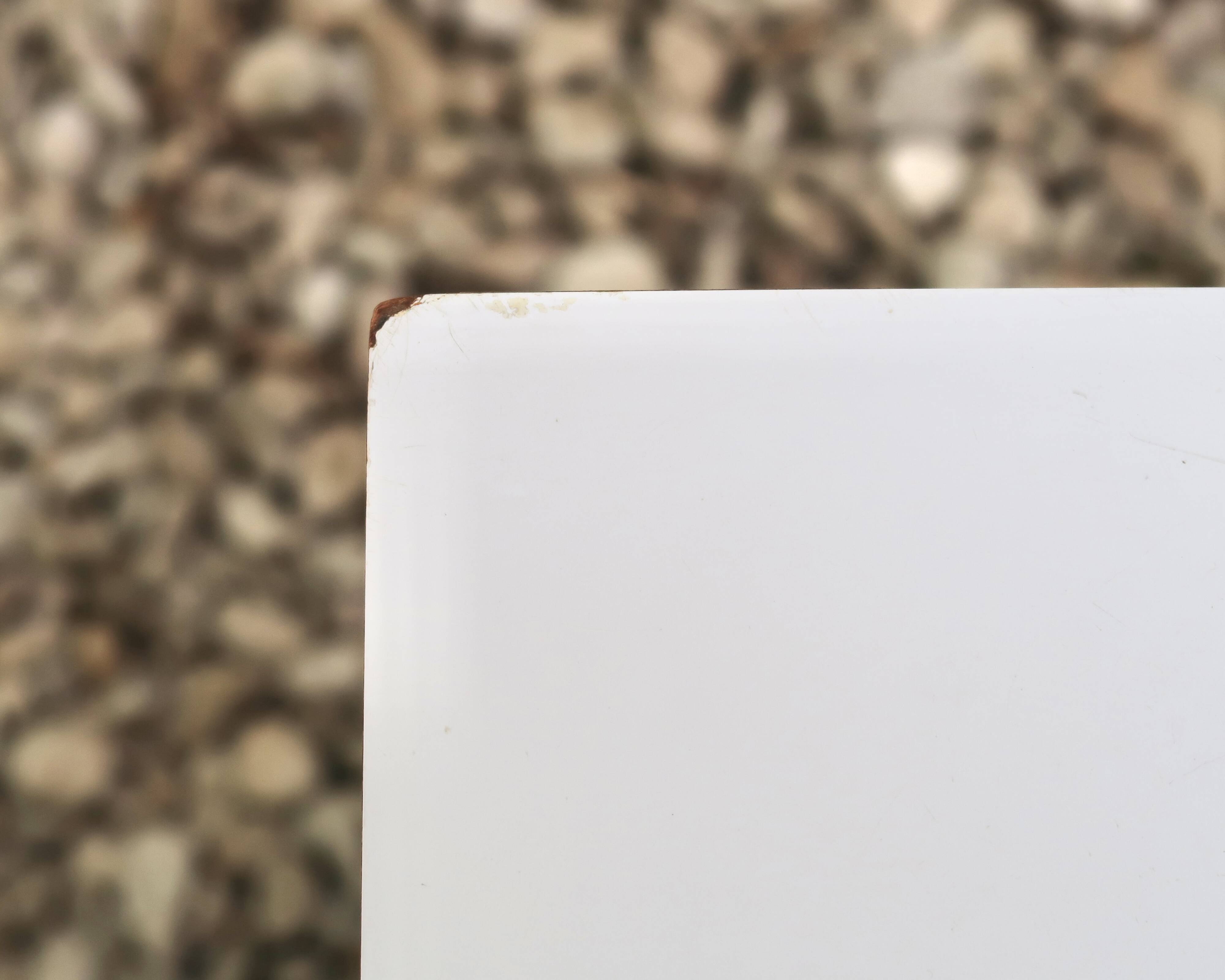 Table basse volante blanche de Pierre Guariche pour Steiner, années 50