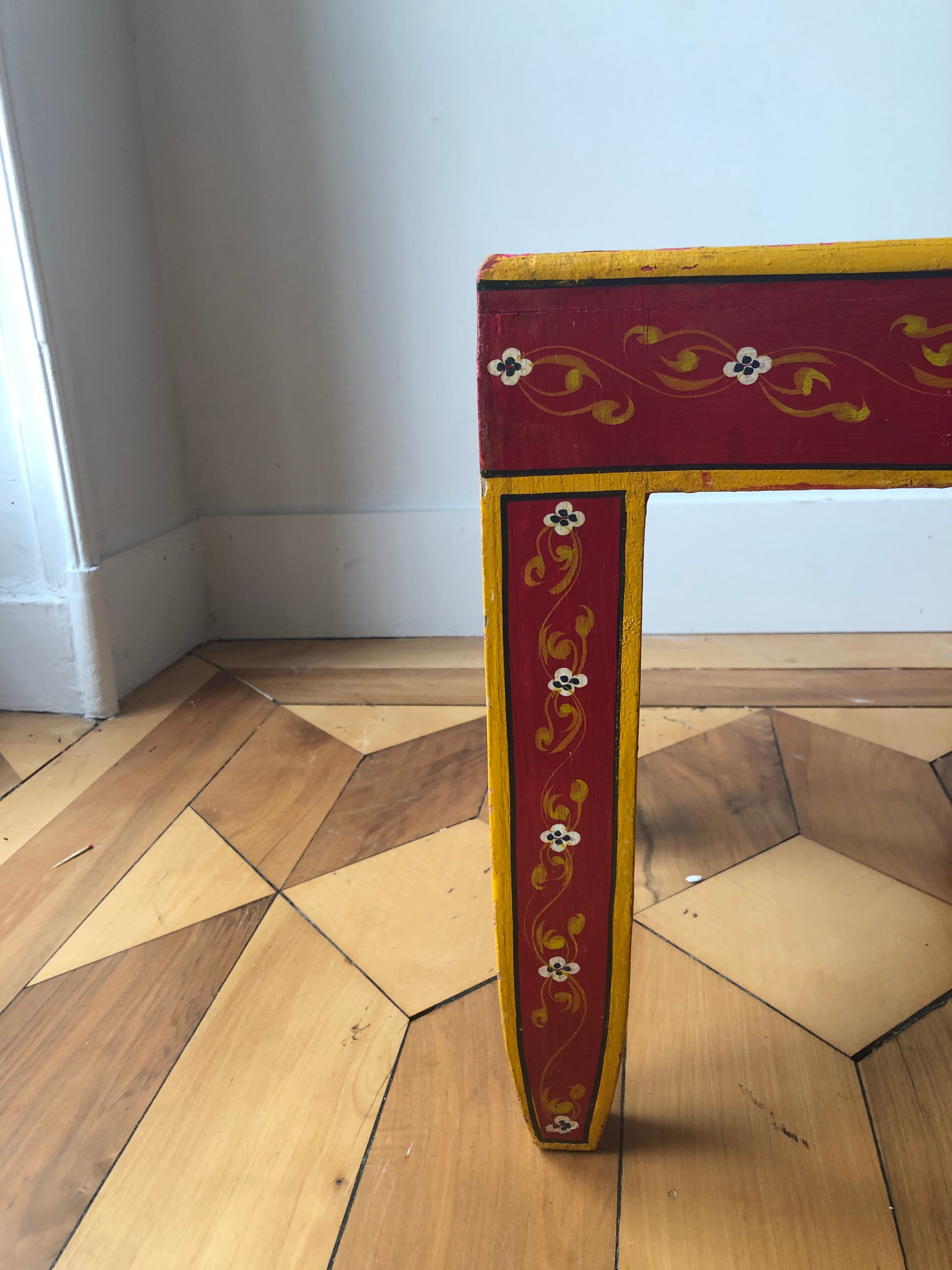 Old boo coffee table wood and hand painting