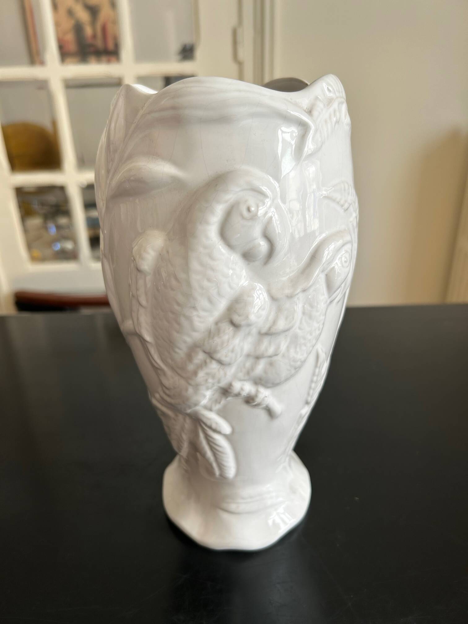 Vase with parrots