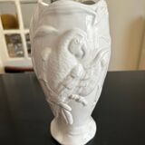 Vase with parrots