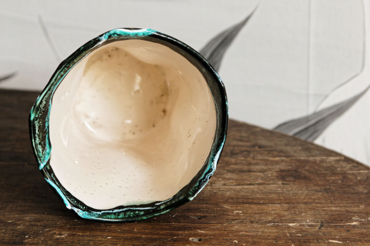 Earthenware vase, rock garden of the ocean