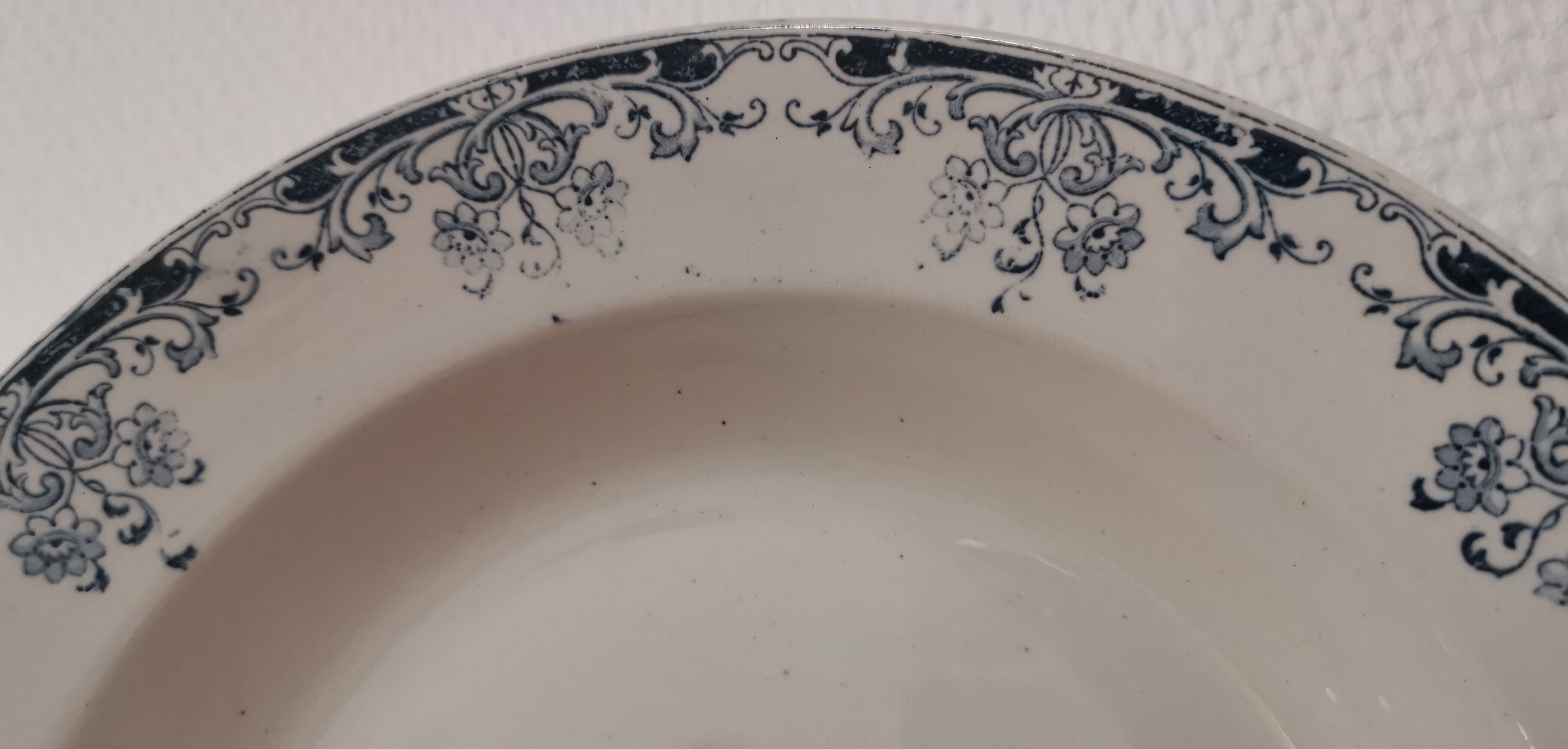 4 hollow iron earthenware plates, Mignon model, H & Cie