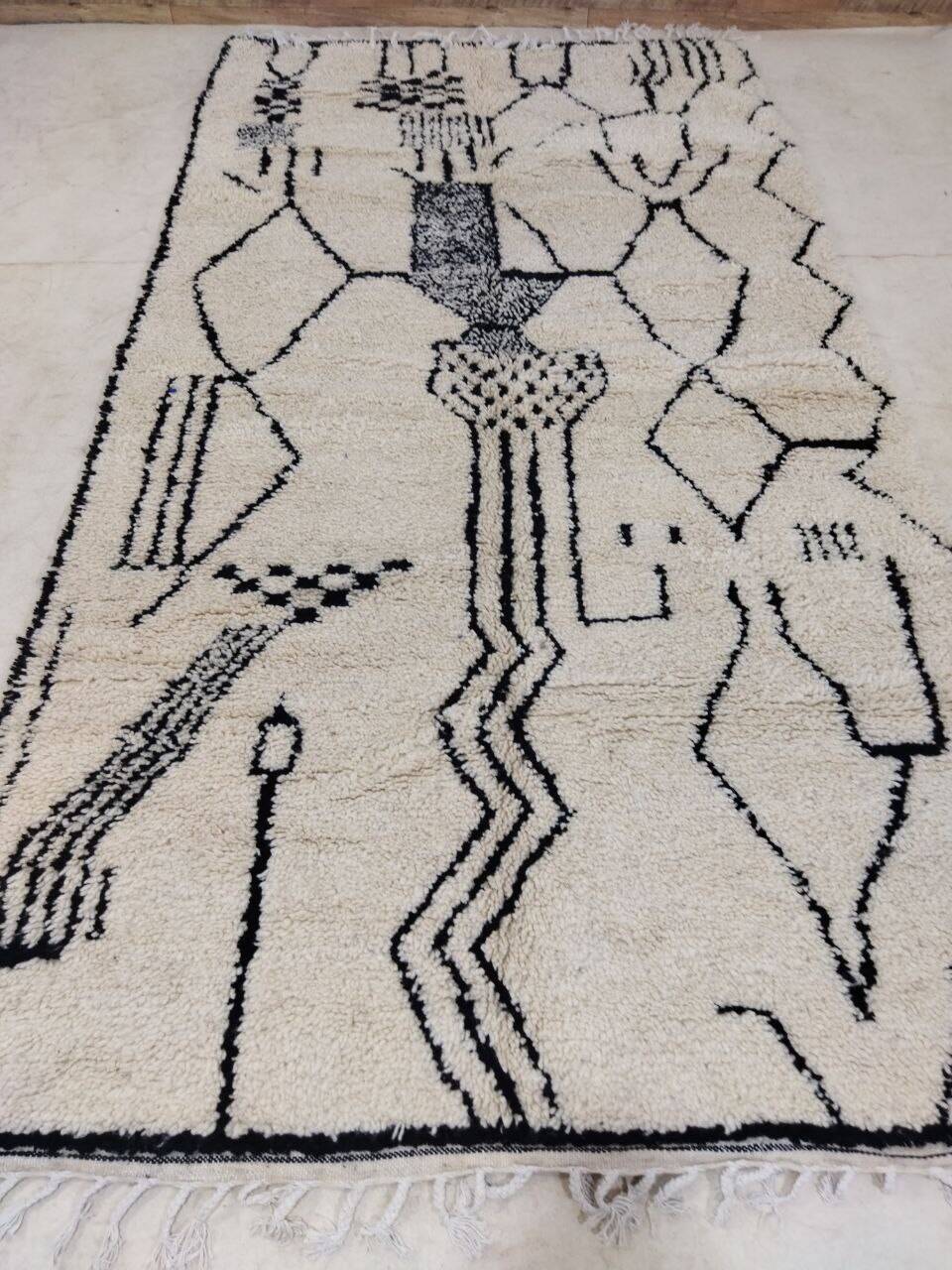 Handmade moroccan berber rug 278 x 150 cm