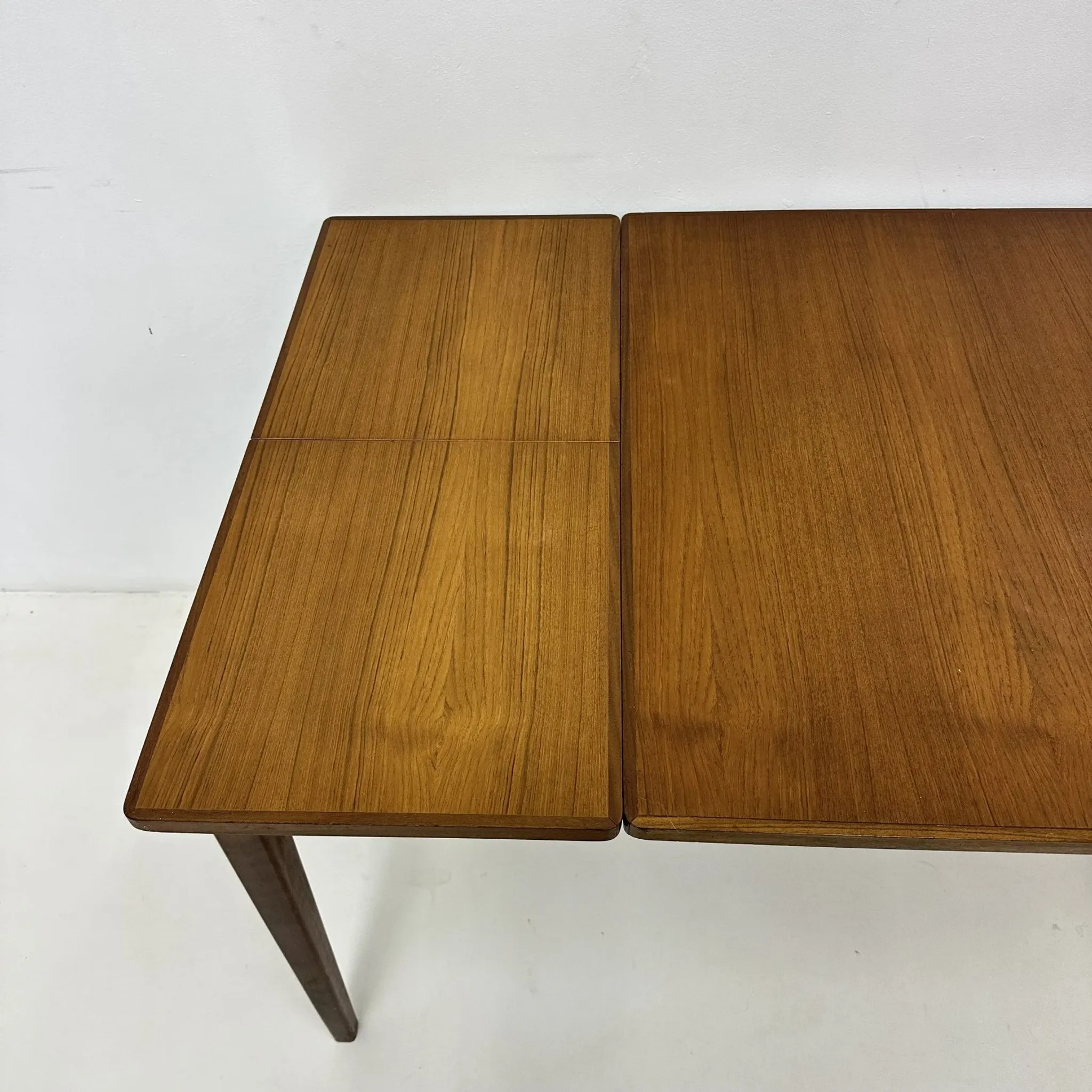 Table à manger extensible en teck, années 1960