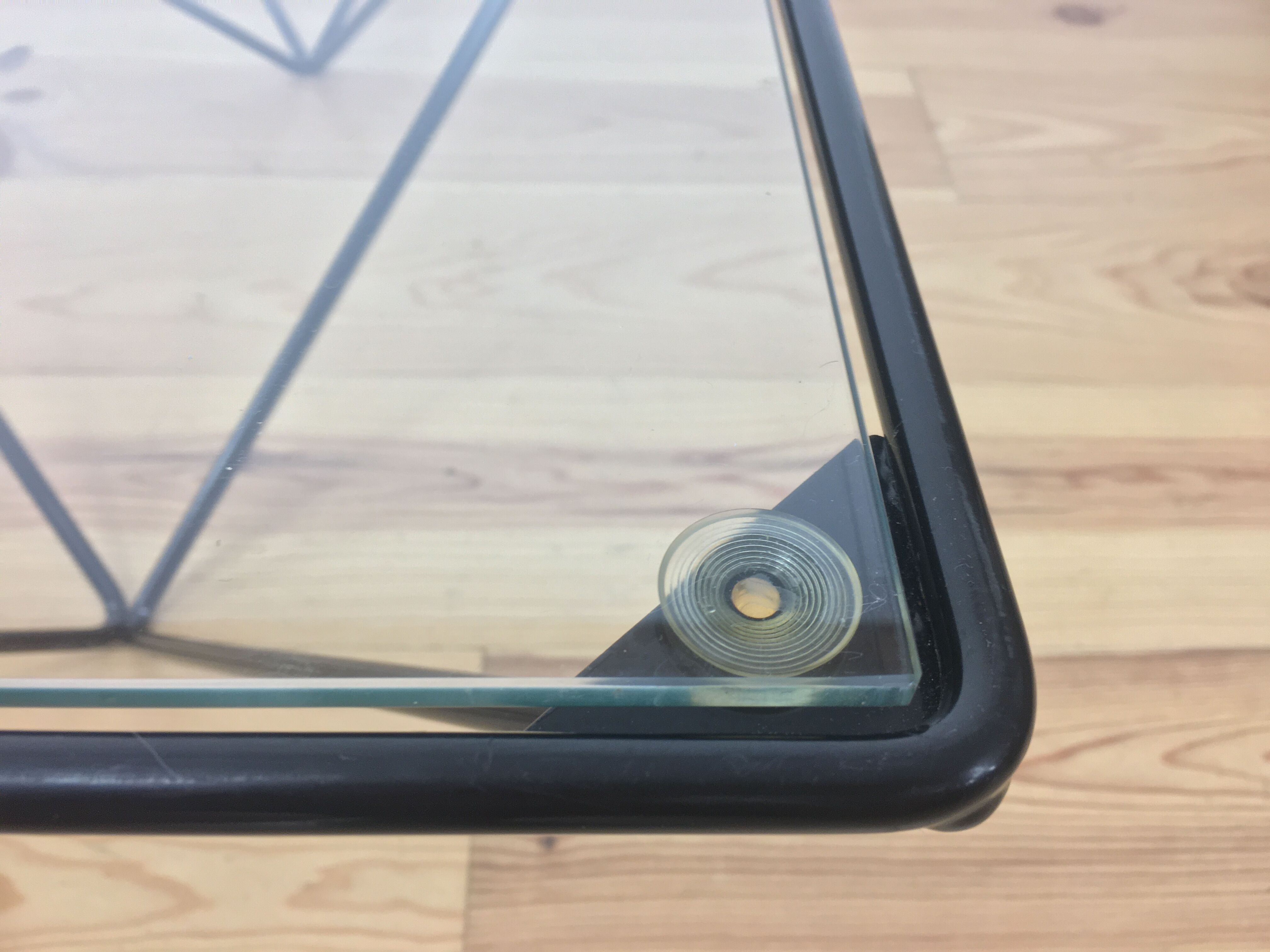Table basse fil d'acier et plateau en verre