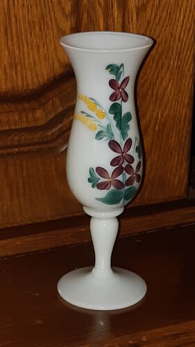 Vase soliflore en verre opaline décor de fleurs violettes et muguets