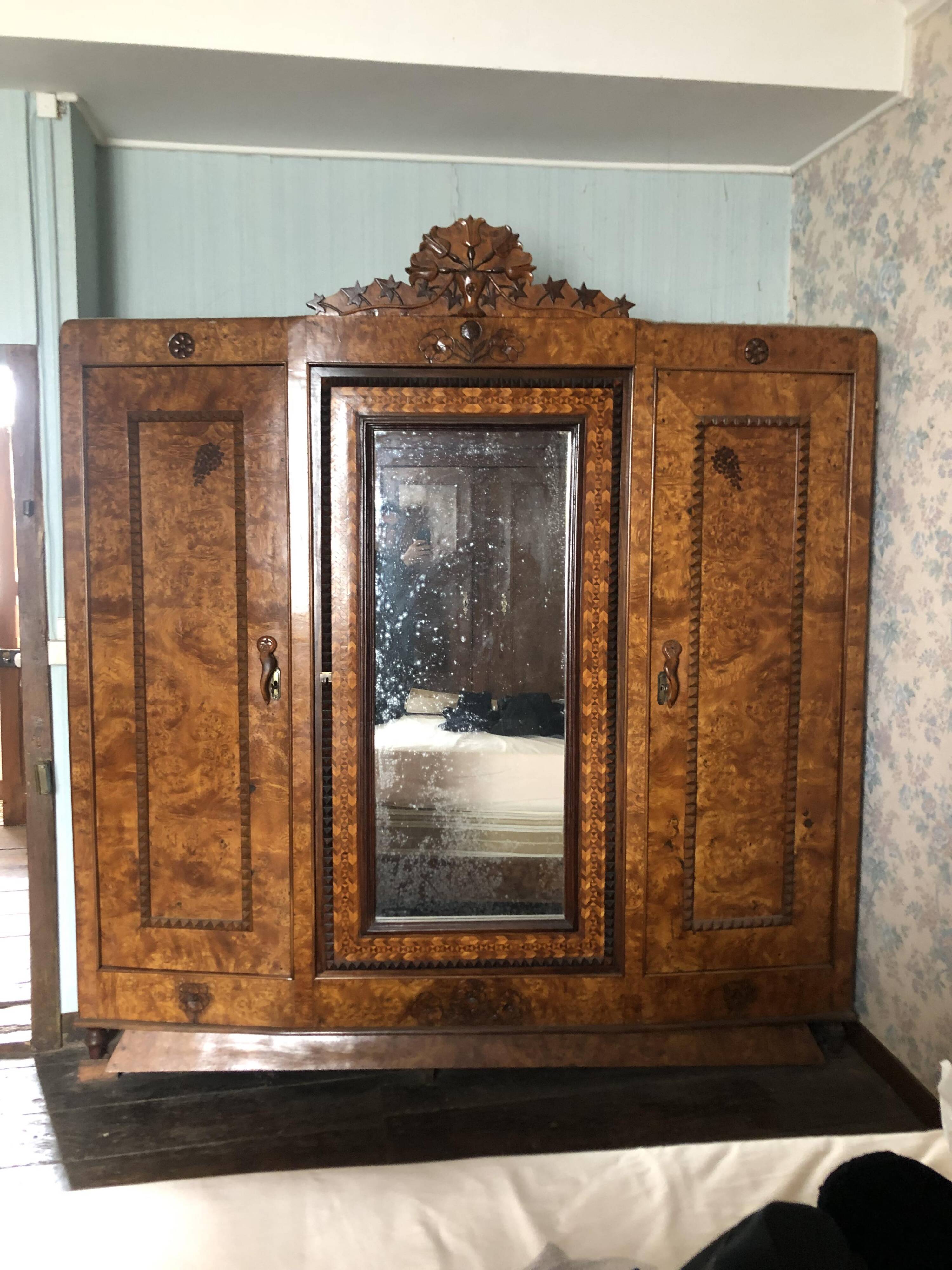 Unique model craftsman's cabinet, cabinetmaker's cabinet, 3-door cabinet, French marquetry furniture