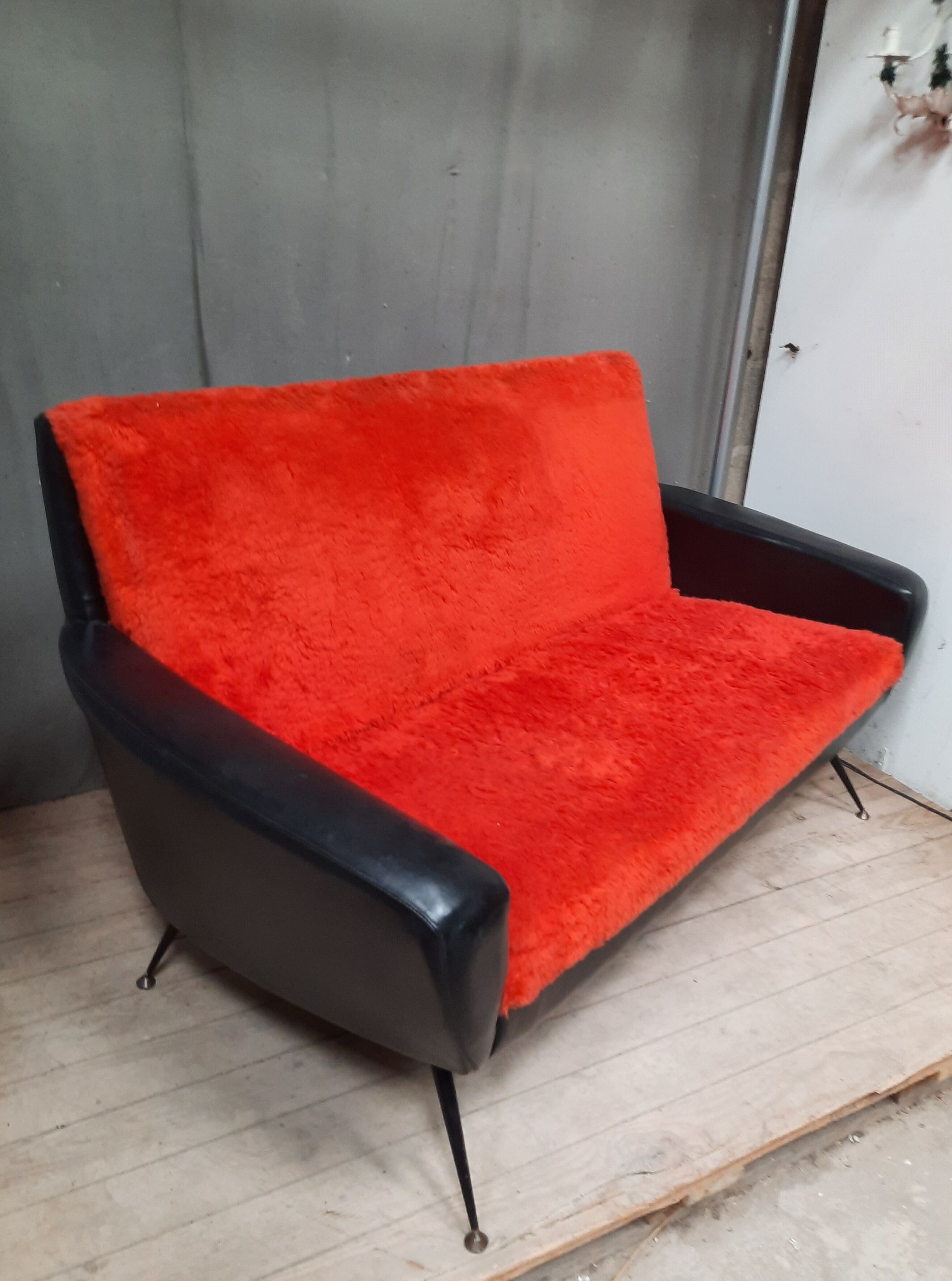 Canapé vintage pieds compas