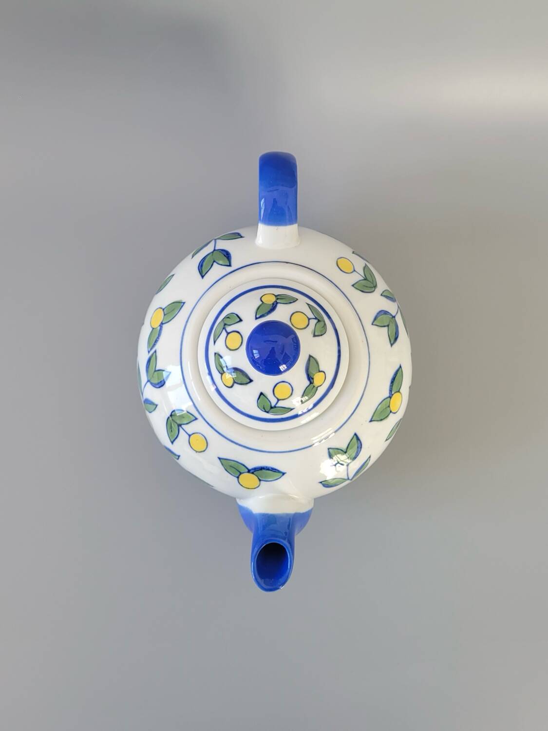 Blue teapot and yellow fruits
