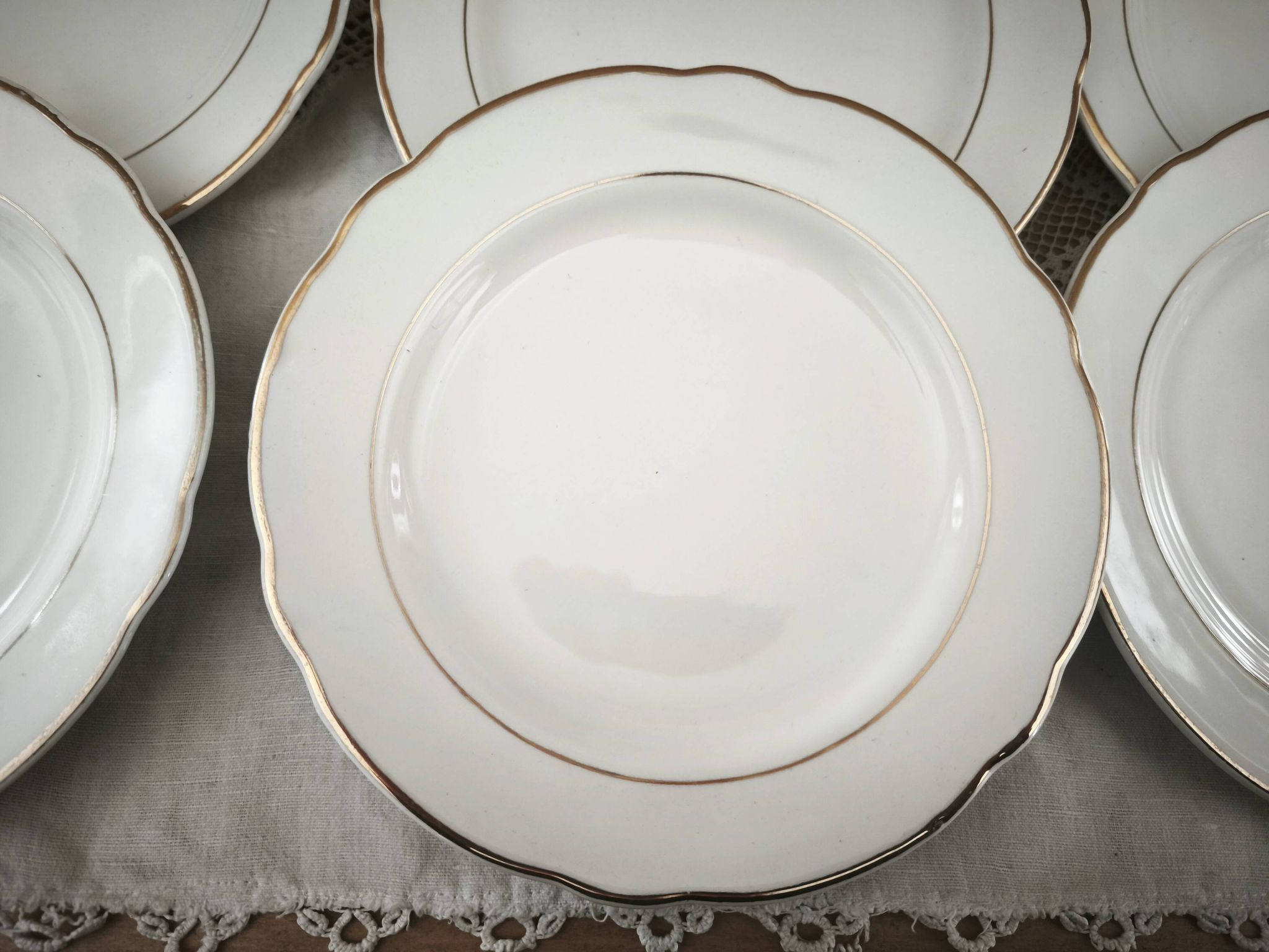 Lot de 12 assiettes à dessert en faïence blanche liseré doré Sarreguemines