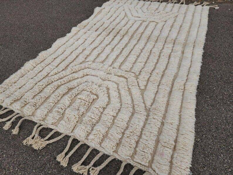 Handmade pure wool rug, size 150 x 250 cm.