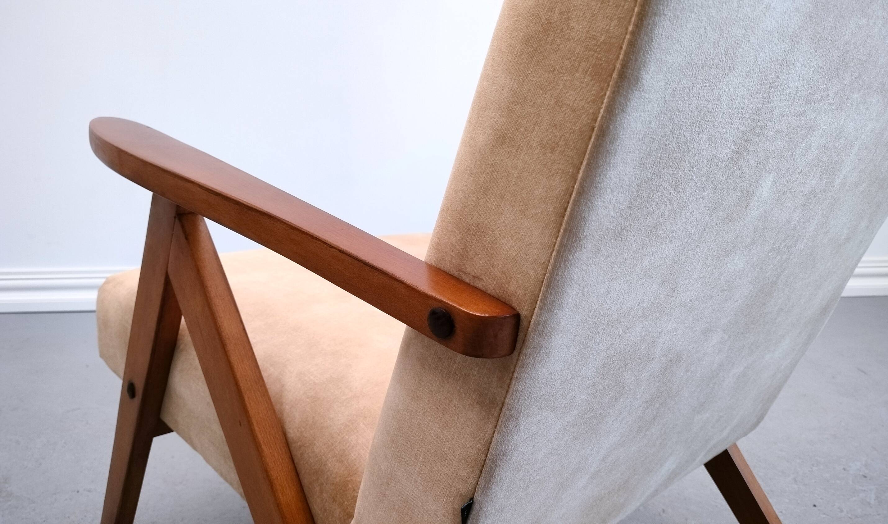 1960 Mid Century Easy Chair Model B 310 Var in Beige Velvet