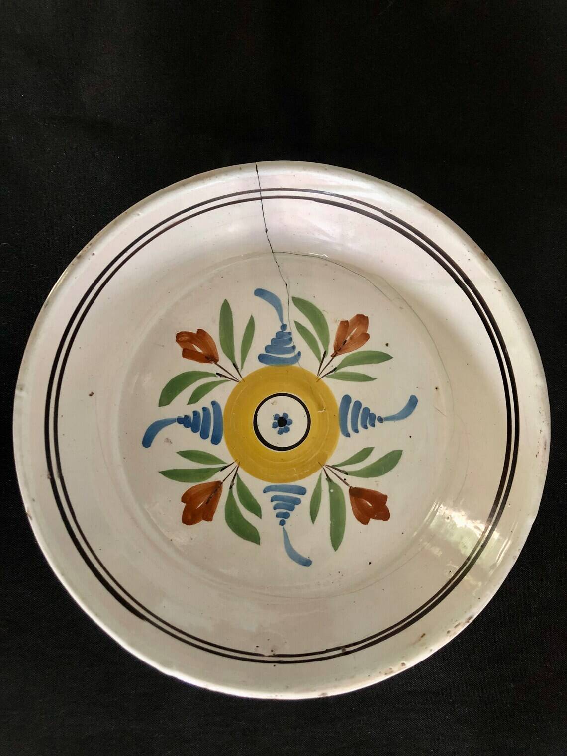 18th century polychrome earthenware plate