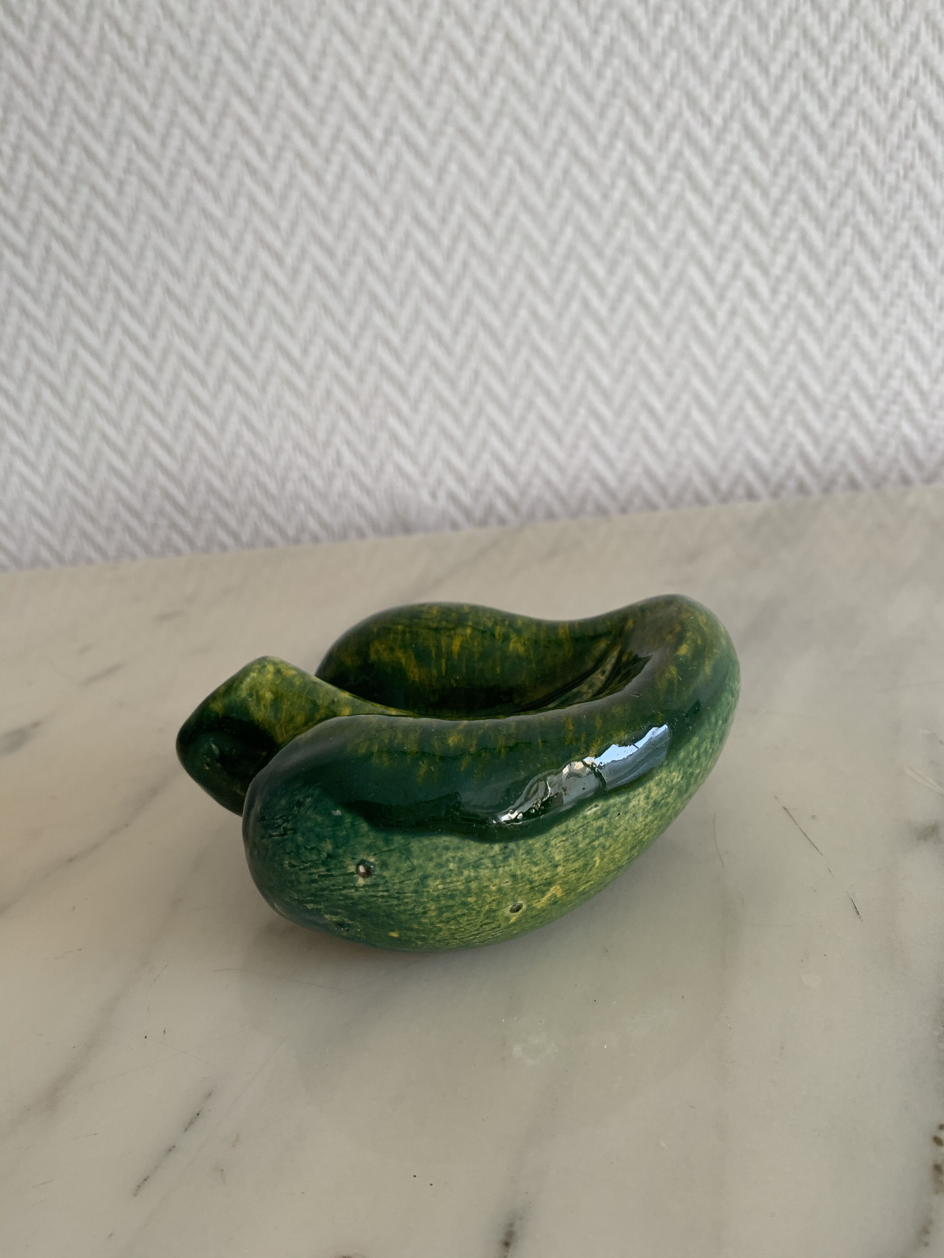Green ceramic leaf ashtray