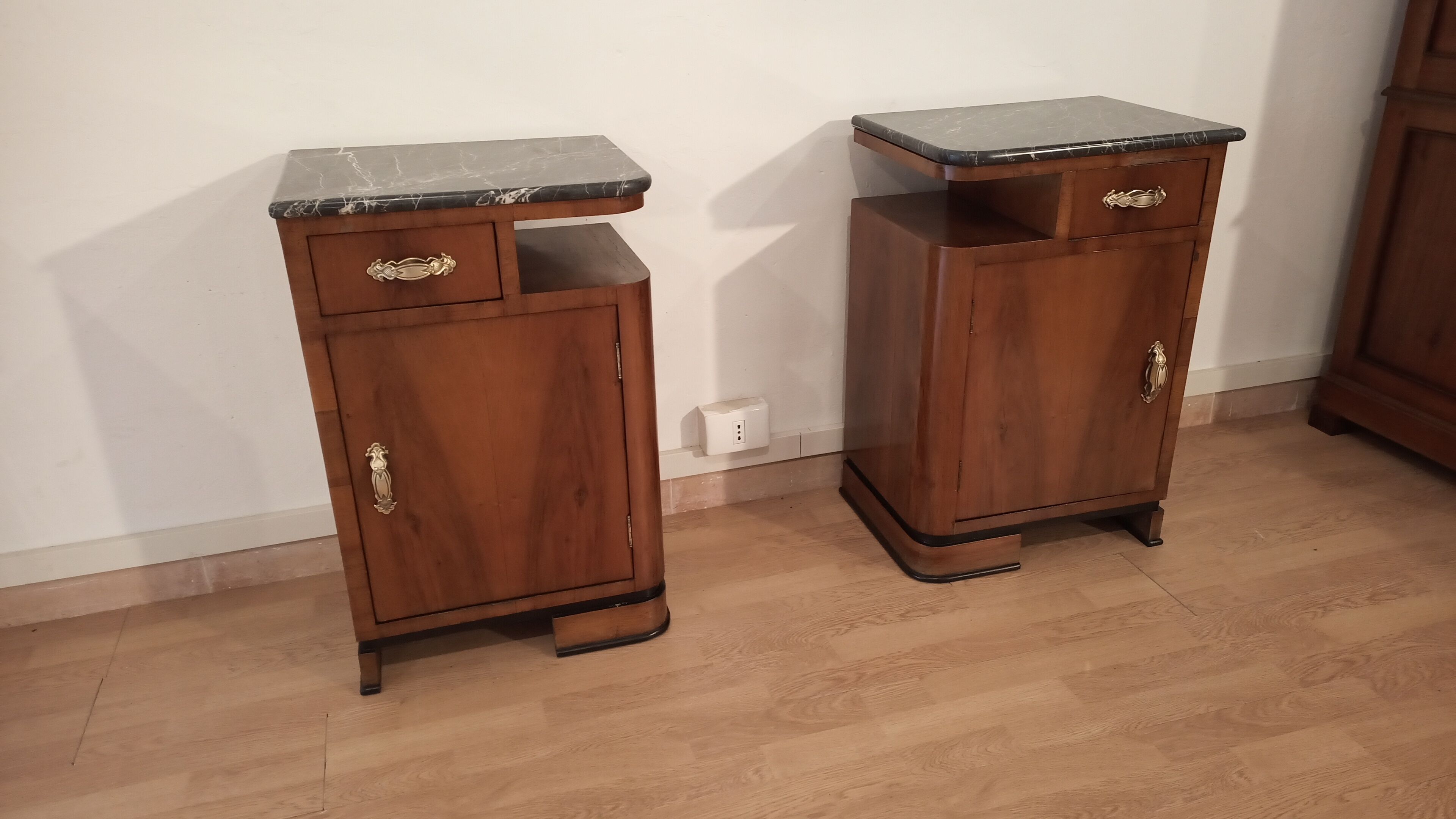 Tables de chevet italiennes Art Déco en noyer, Set de 2