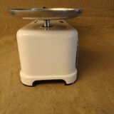 Old enamelled household scale forces 5 kg type roberval with its weights ref A212/1