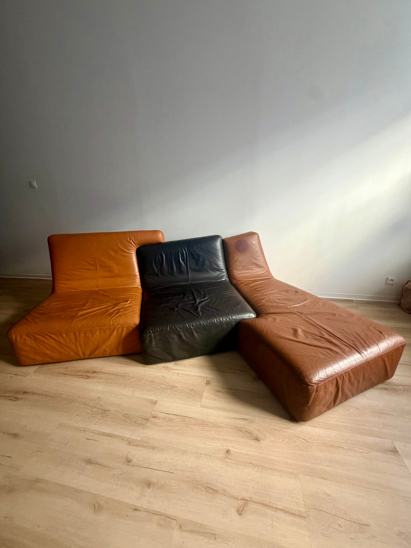 Canapé en cuir Ligne Roset Confluence par Philippe Nigro