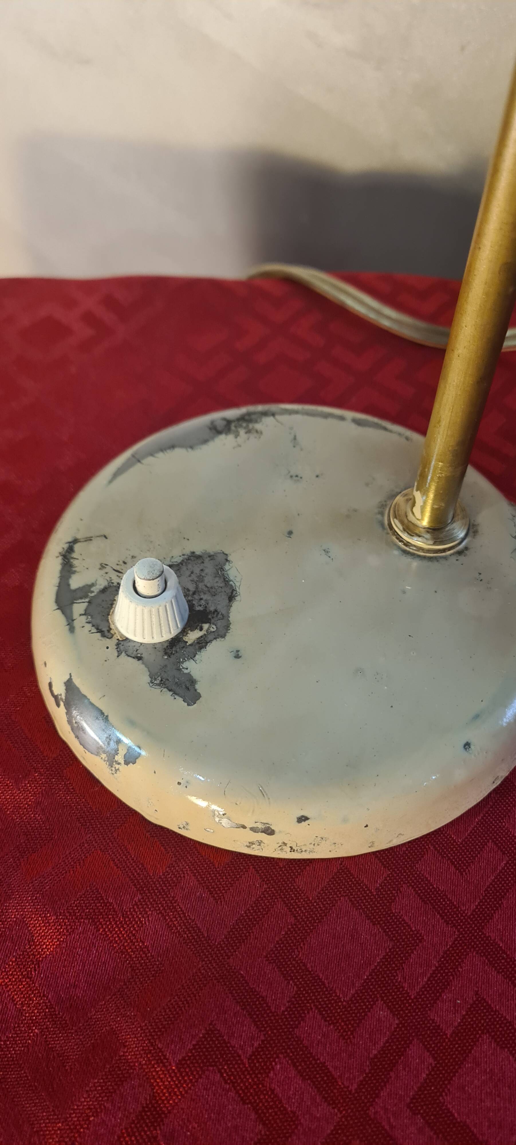 desk lamp 1950 to 60 pretty little model, with its traces of wear please