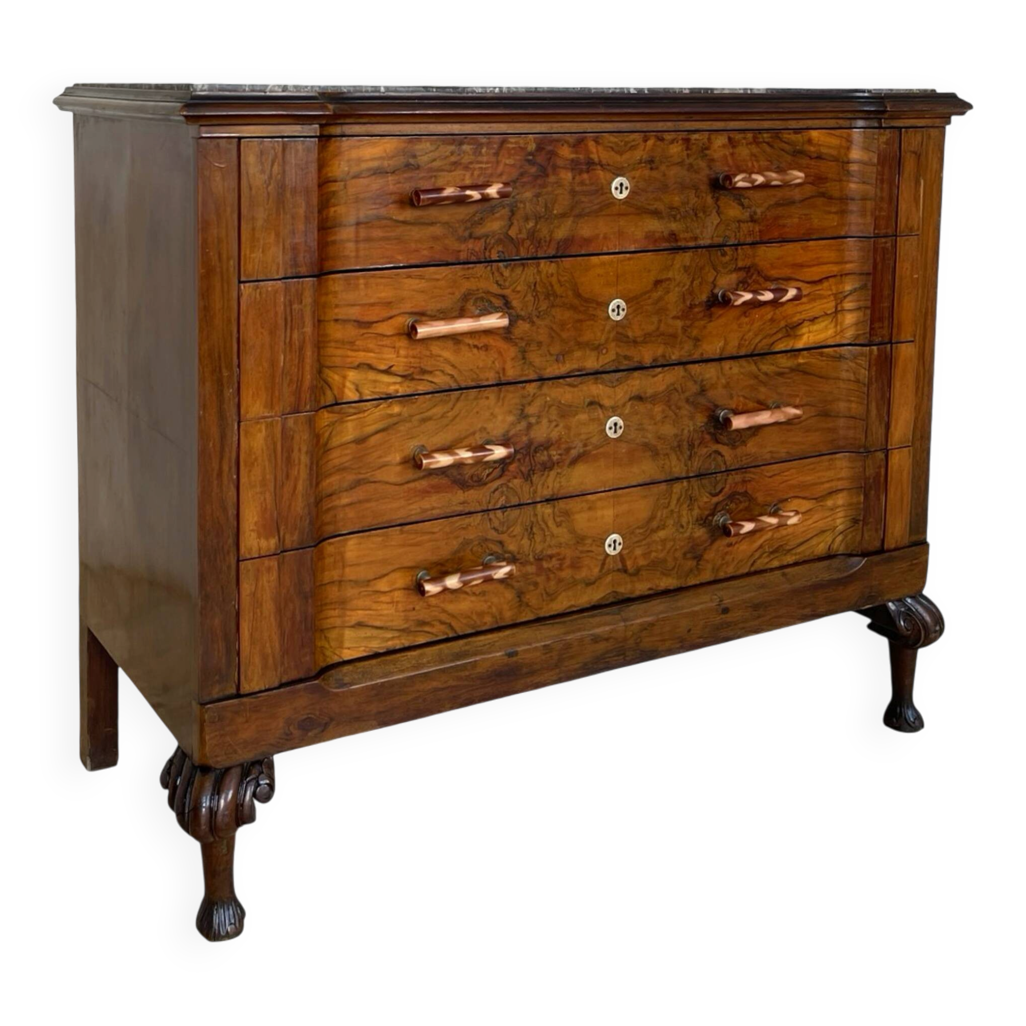 An Italian chest of drawers from the 1940s.