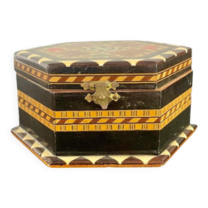 Boîte orientale à bijoux en marqueterie