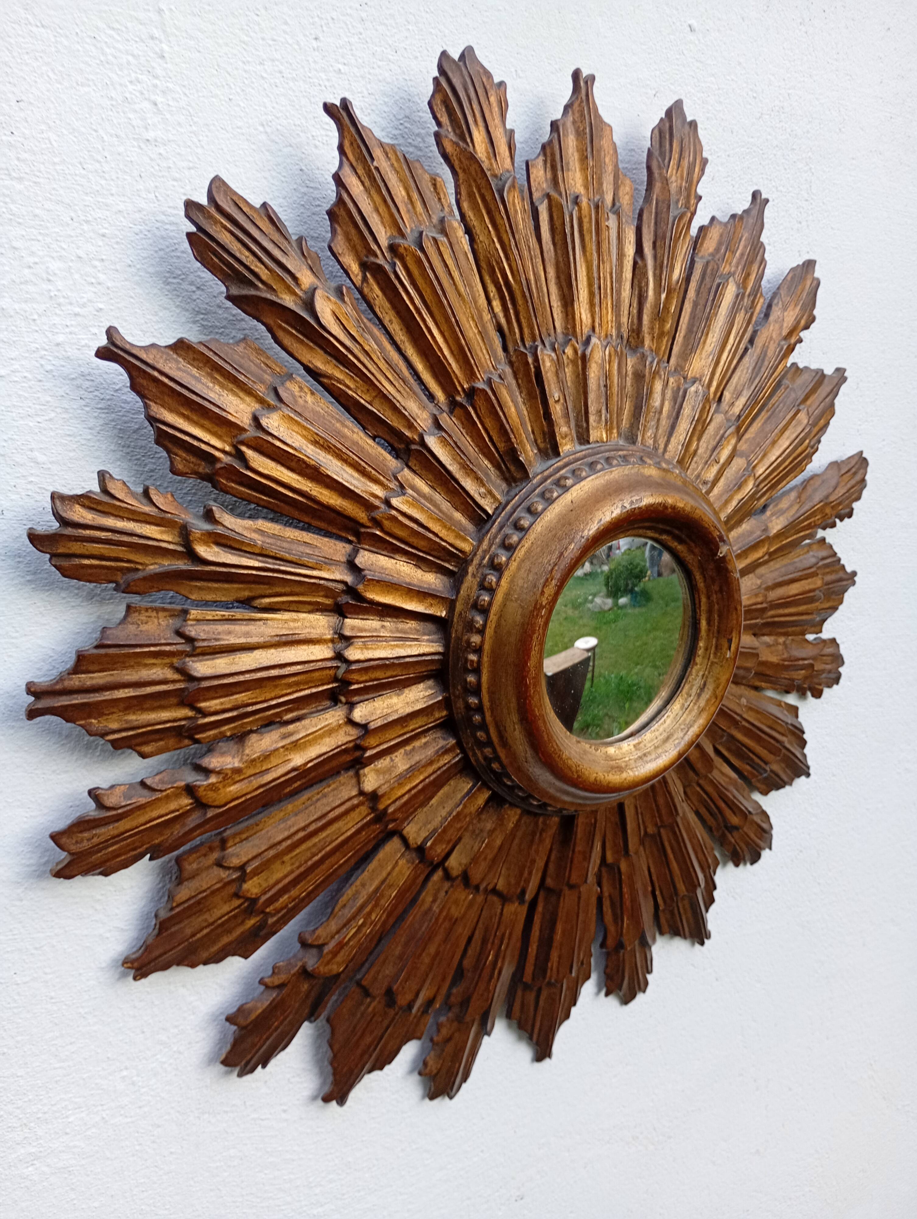 Grand miroir soleil des Pays-Bas en bois sculpté doré – années 60 m