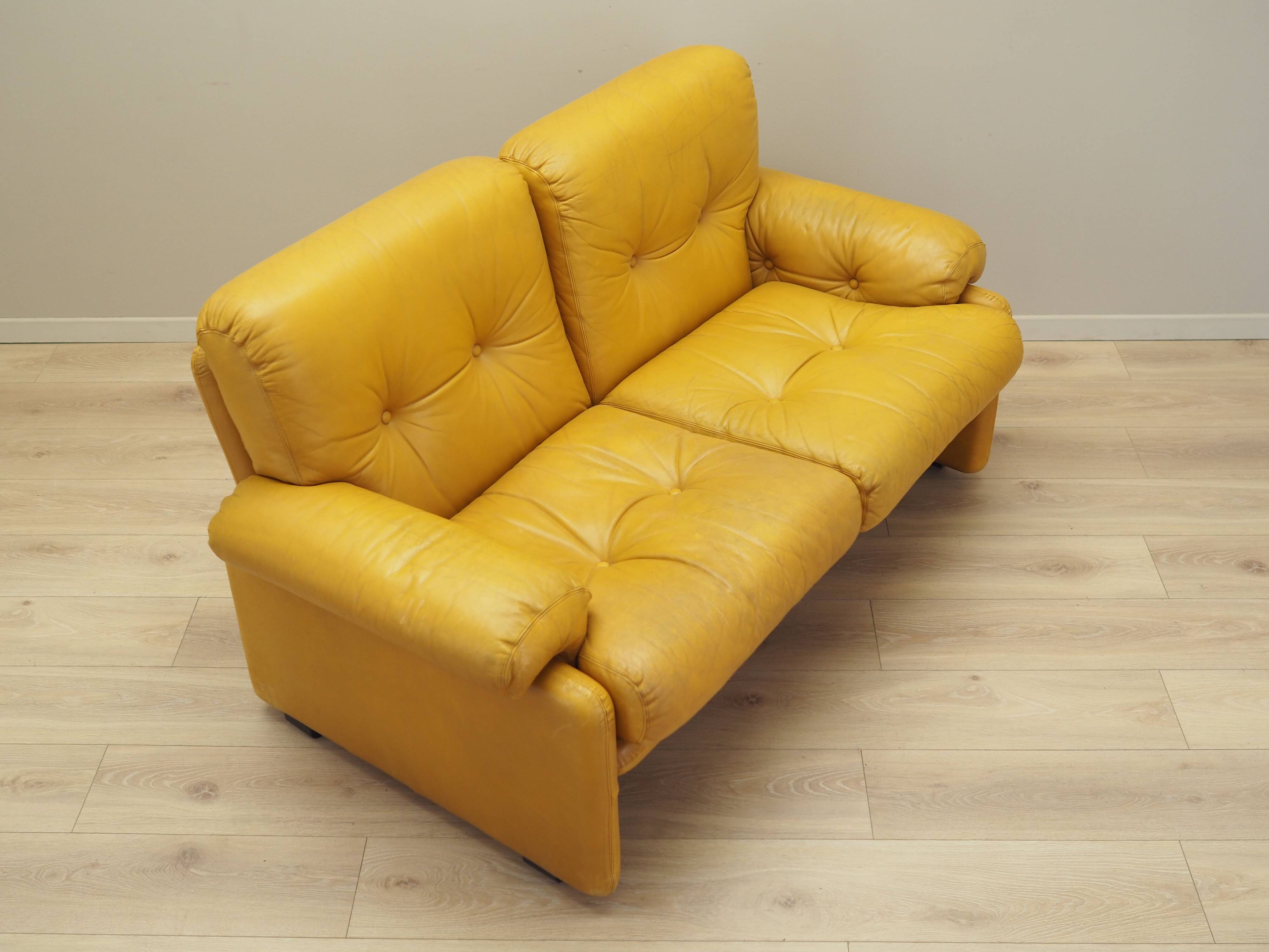 Canapé en cuir jaune, design italien, années 60, fabricant : B&B Italia, desig