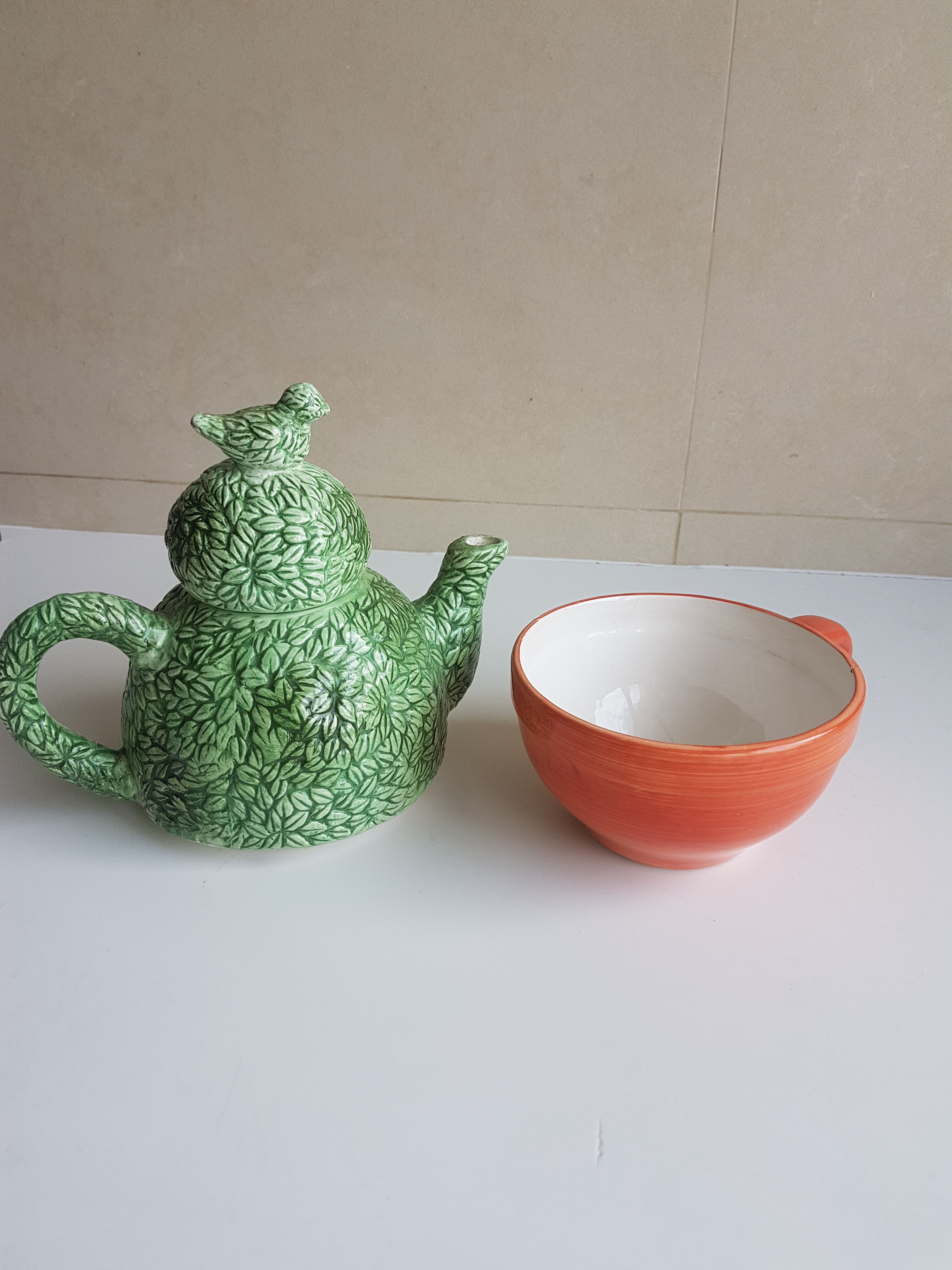 Theiere solitaire in slurry