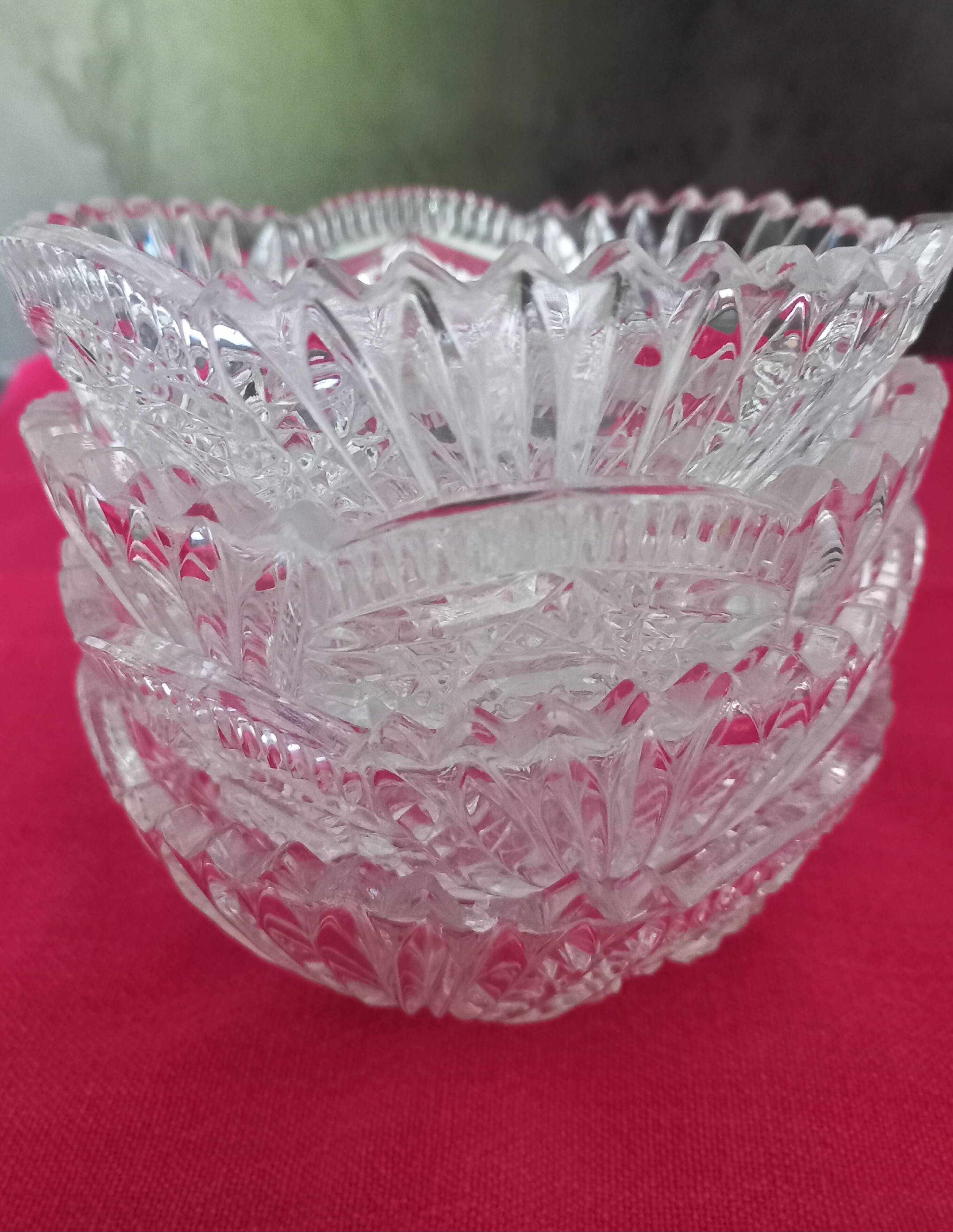 4 chiseled molded glass dessert bowls