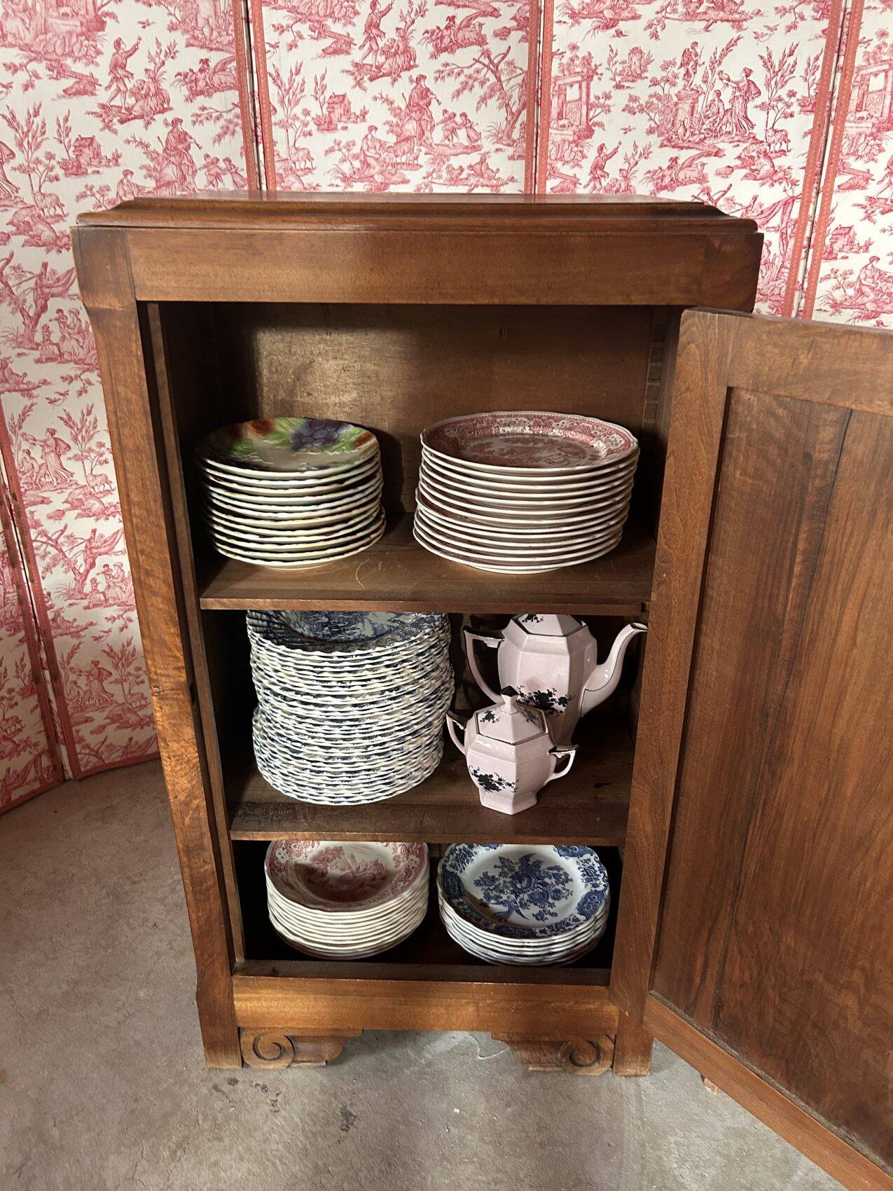 Art Deco walnut buffet – The elegance of the 1930s