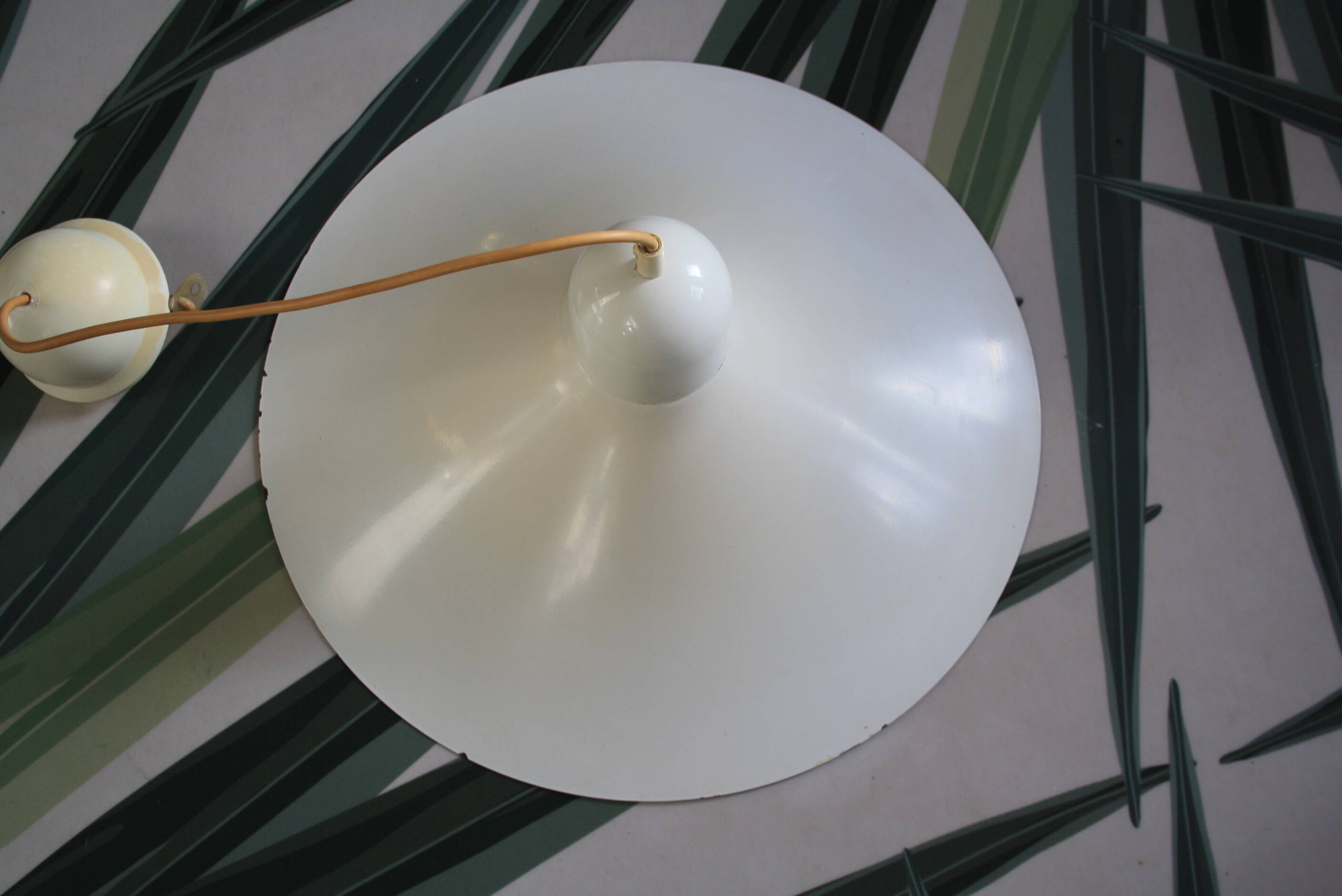 White metal suspension