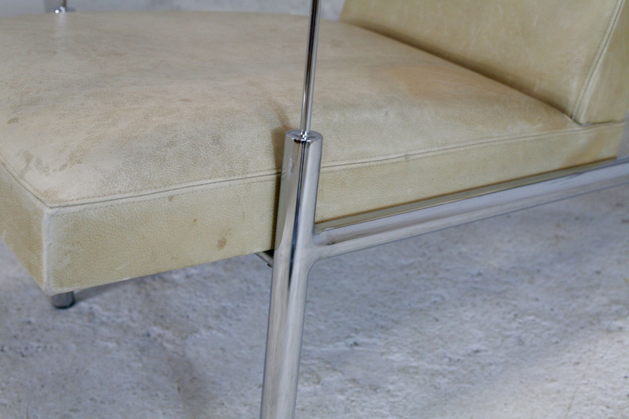 Tubular steel armchair and "cream" leather, France, circa 1970