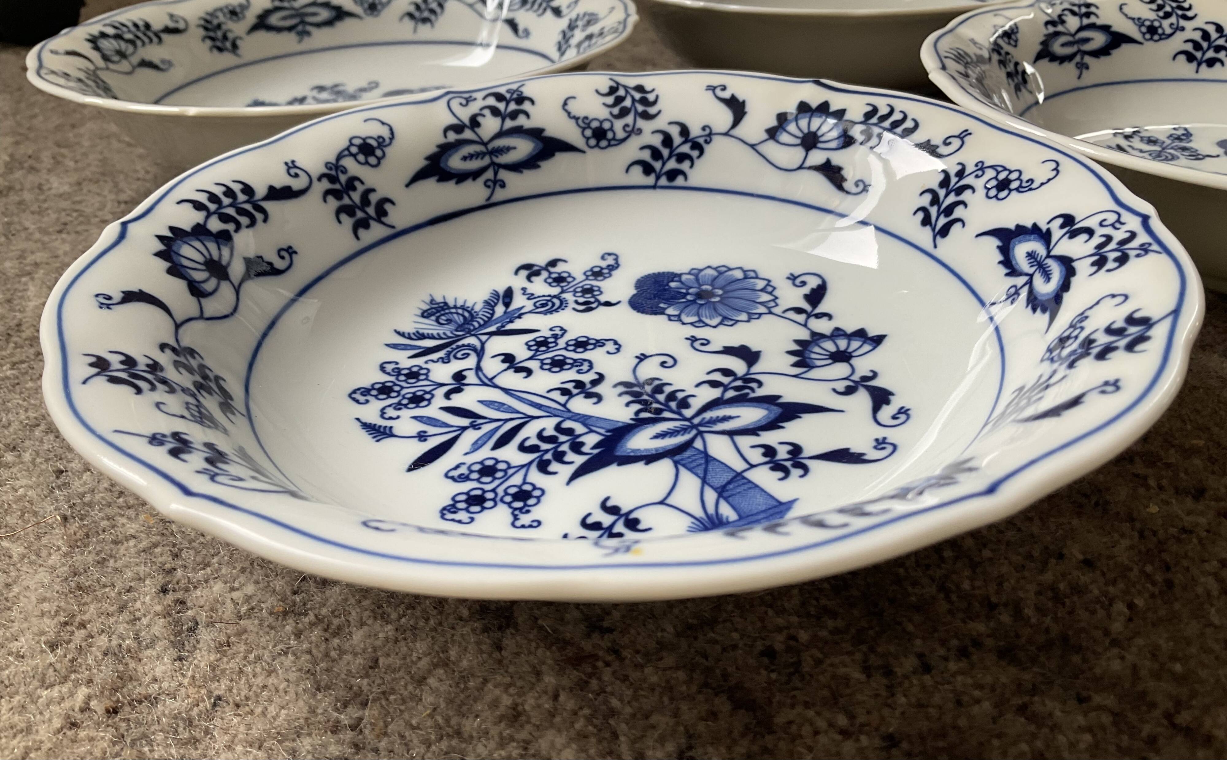 Porcelain service from the 70s