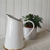 White broc in enamelled sheet metal