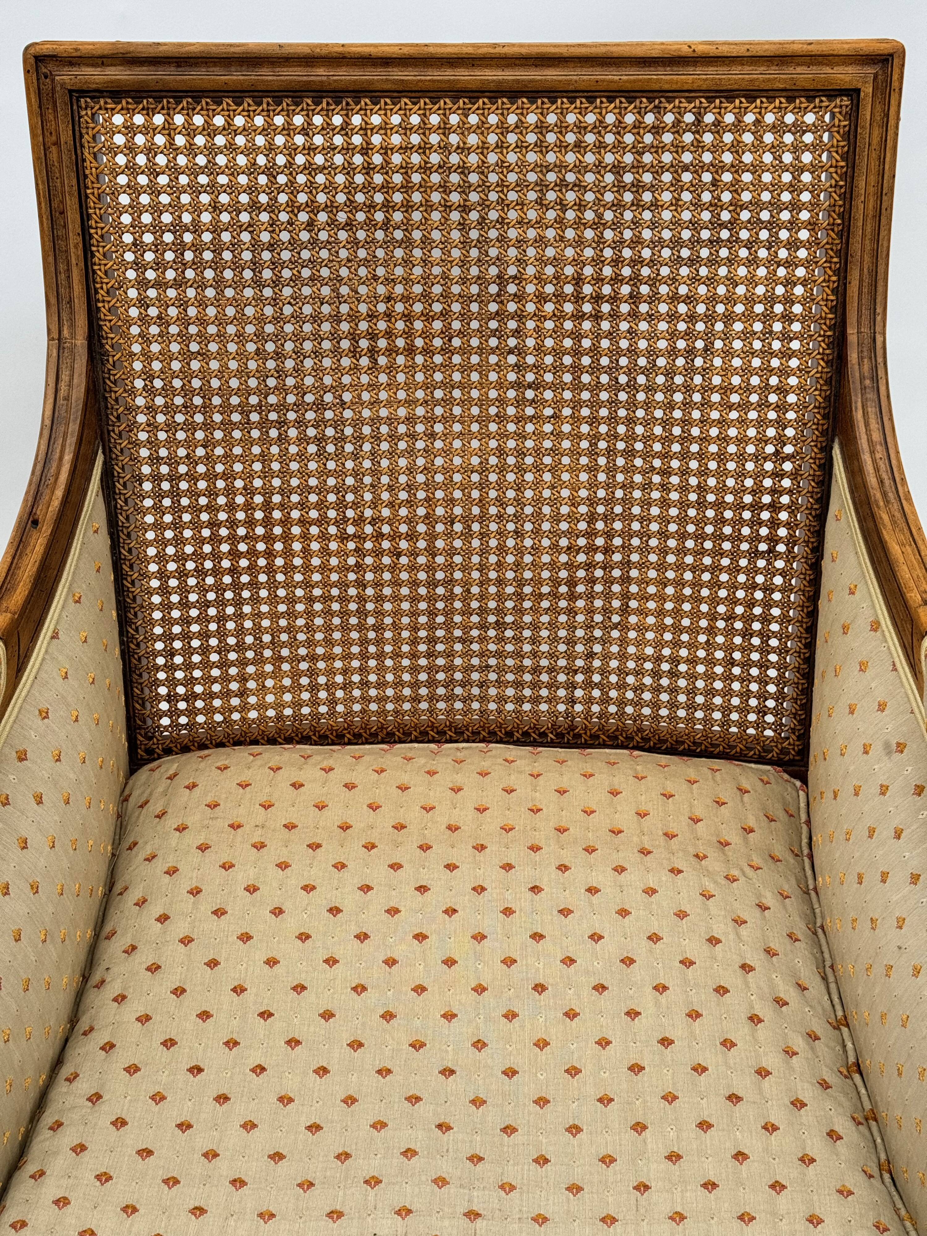 Fauteuil bergère à dossier canné