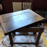 Swivel and extendable table