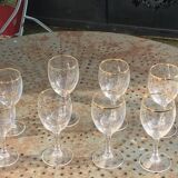 Lot consisting of 8 Arc France wine glasses, 5 large and 2 medium, transparent glass and gold edging