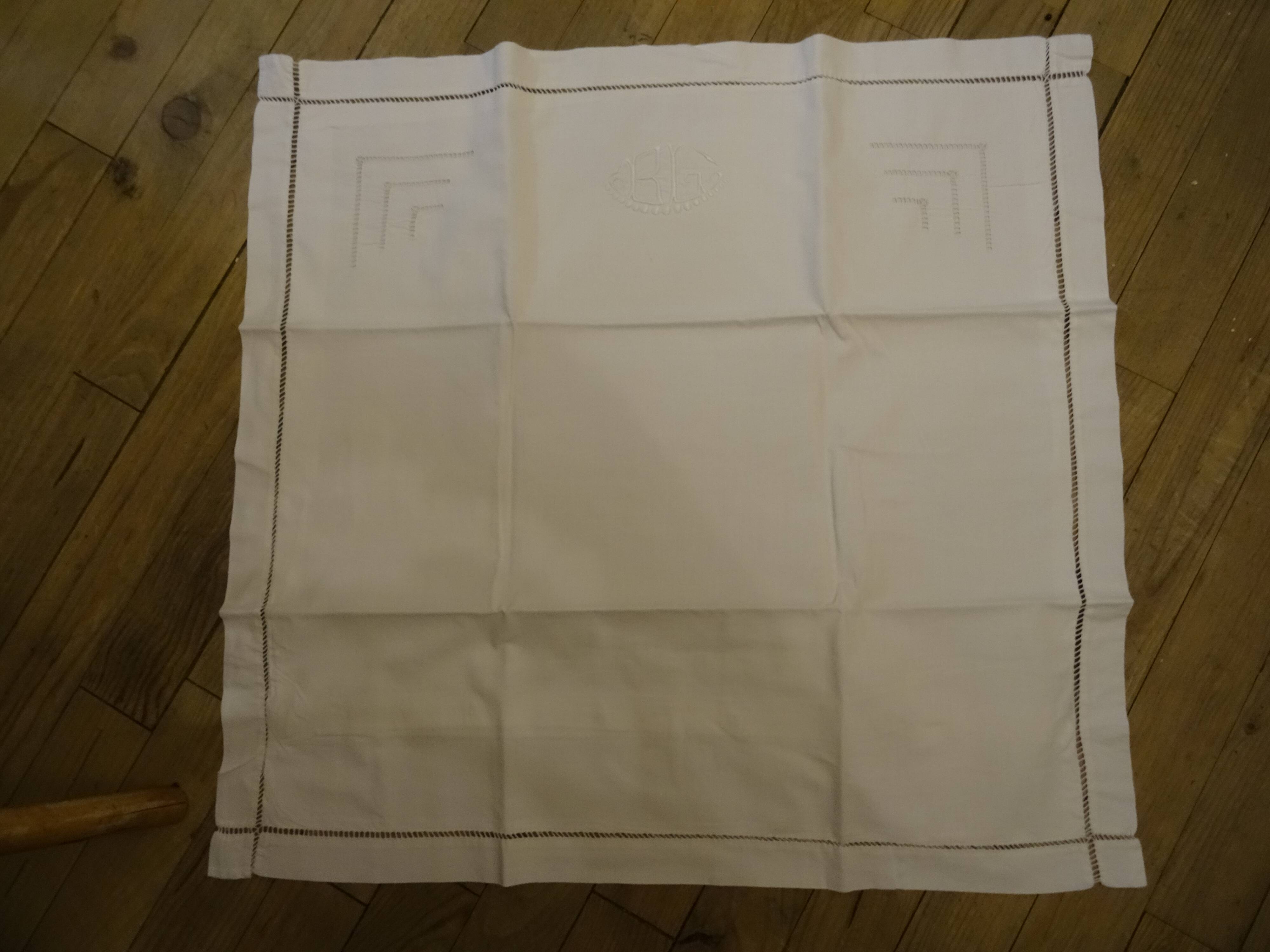 Pretty pillowcase embroidered Monogram BL + days