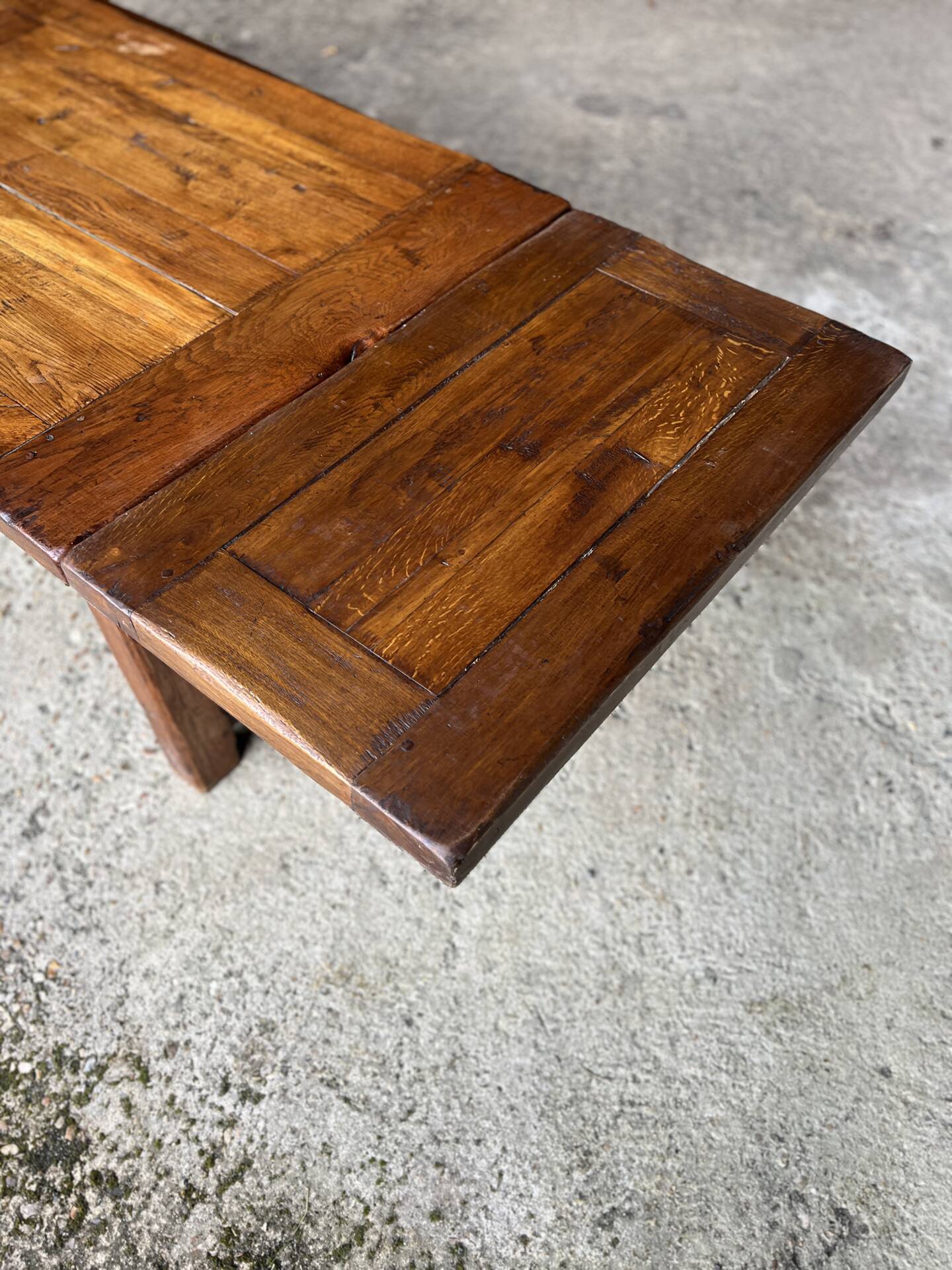 Grande table de ferme - 2 bancs - 2 rallonges 