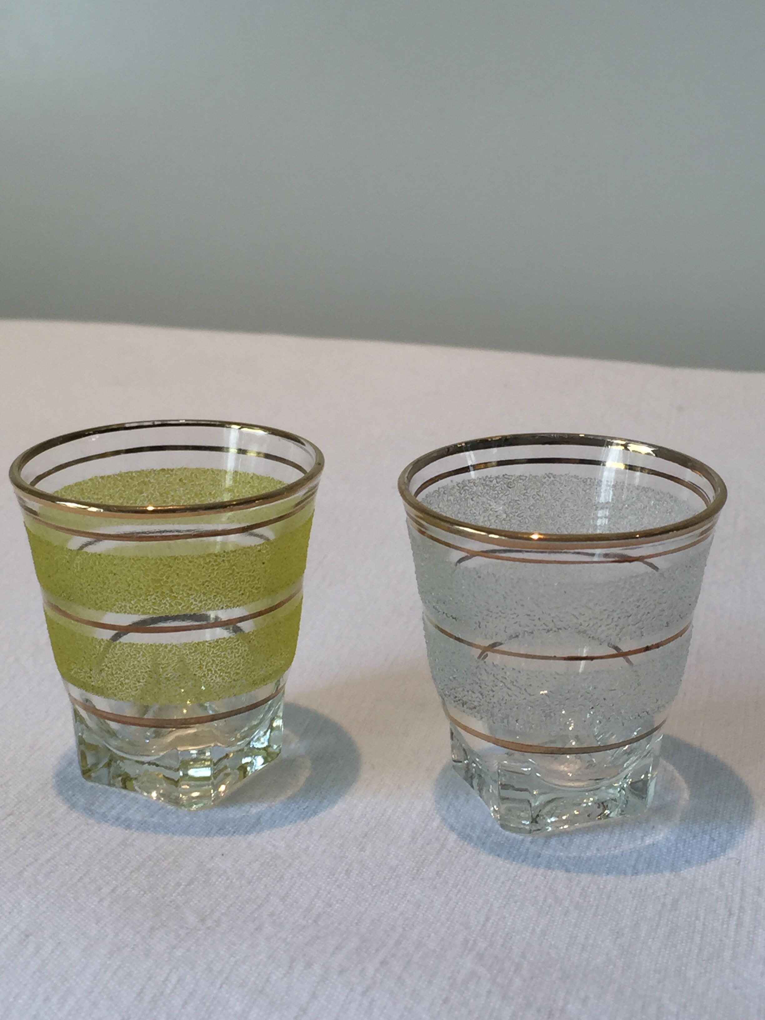 Lot of 8 shot glasses granités with their door-glass gold 70