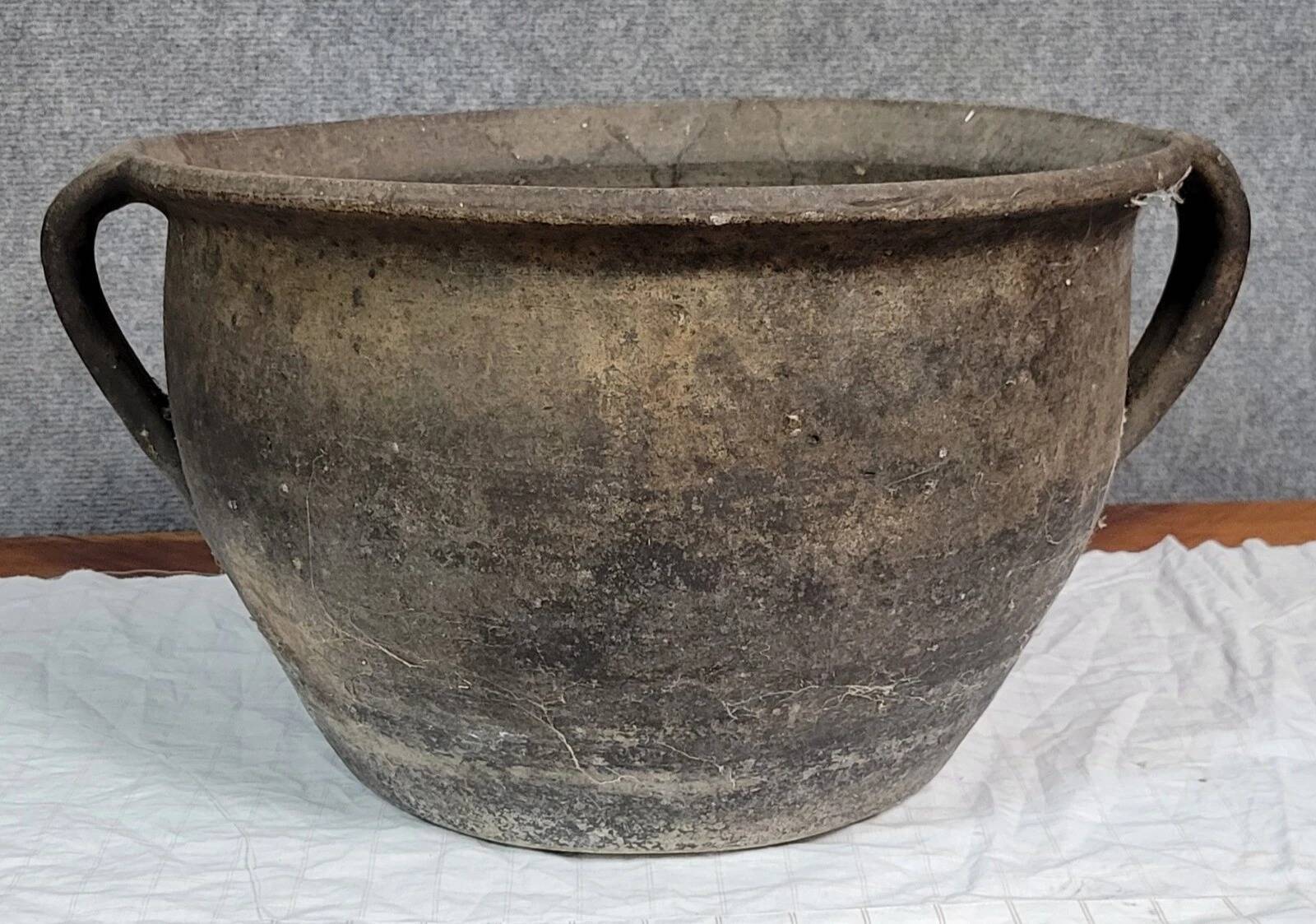 Old traditional Kabyle / Berber terracotta pottery, 16th century