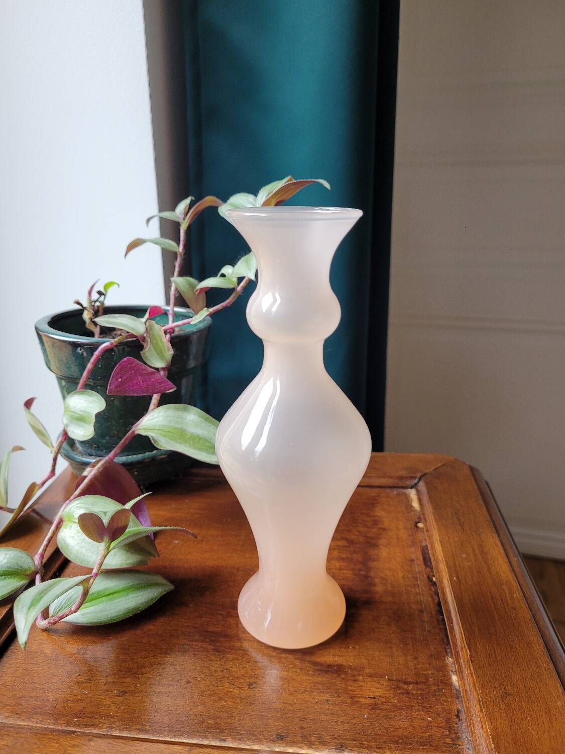 Pink opaline soliflore vase