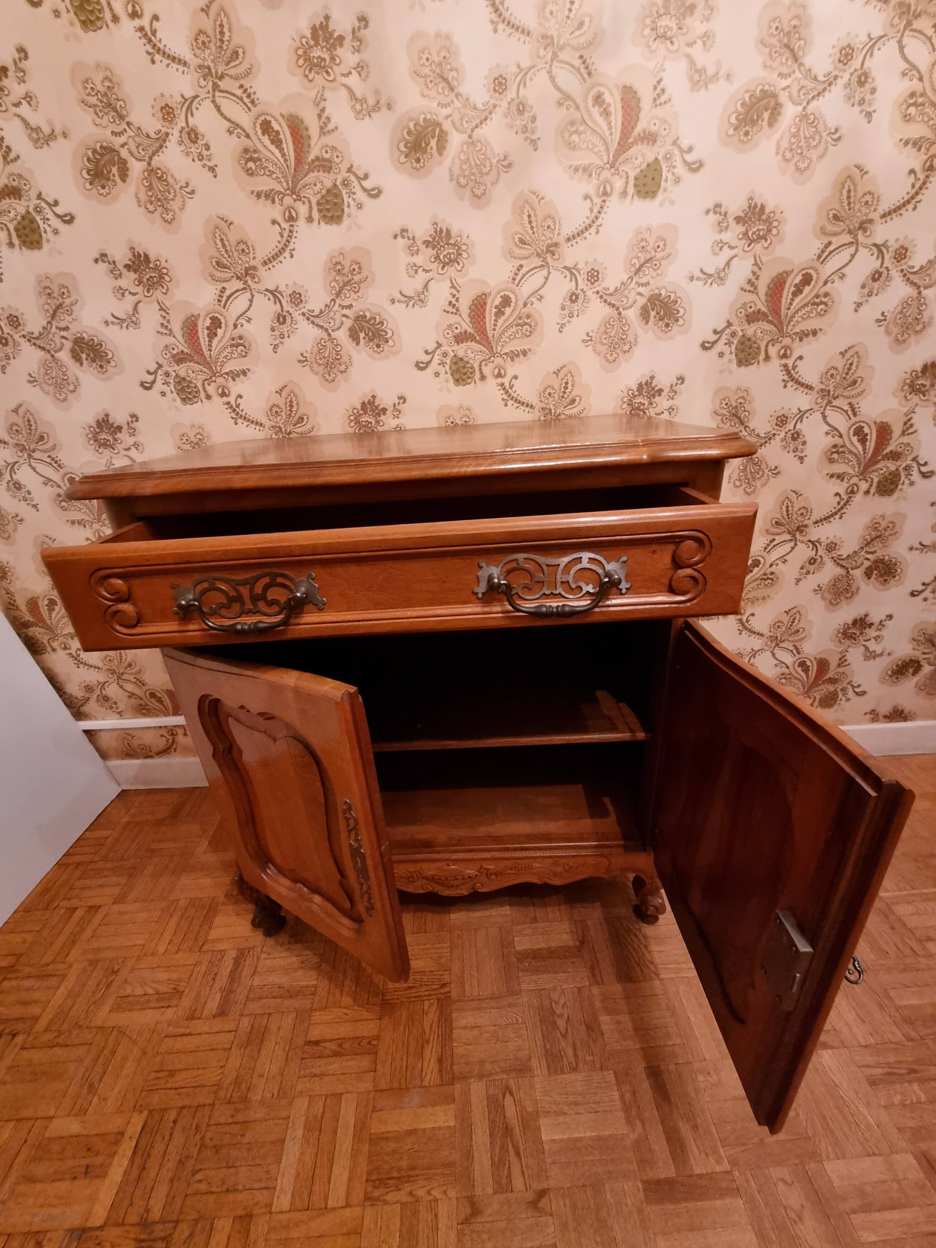 Small Provençal-style chest of drawers.