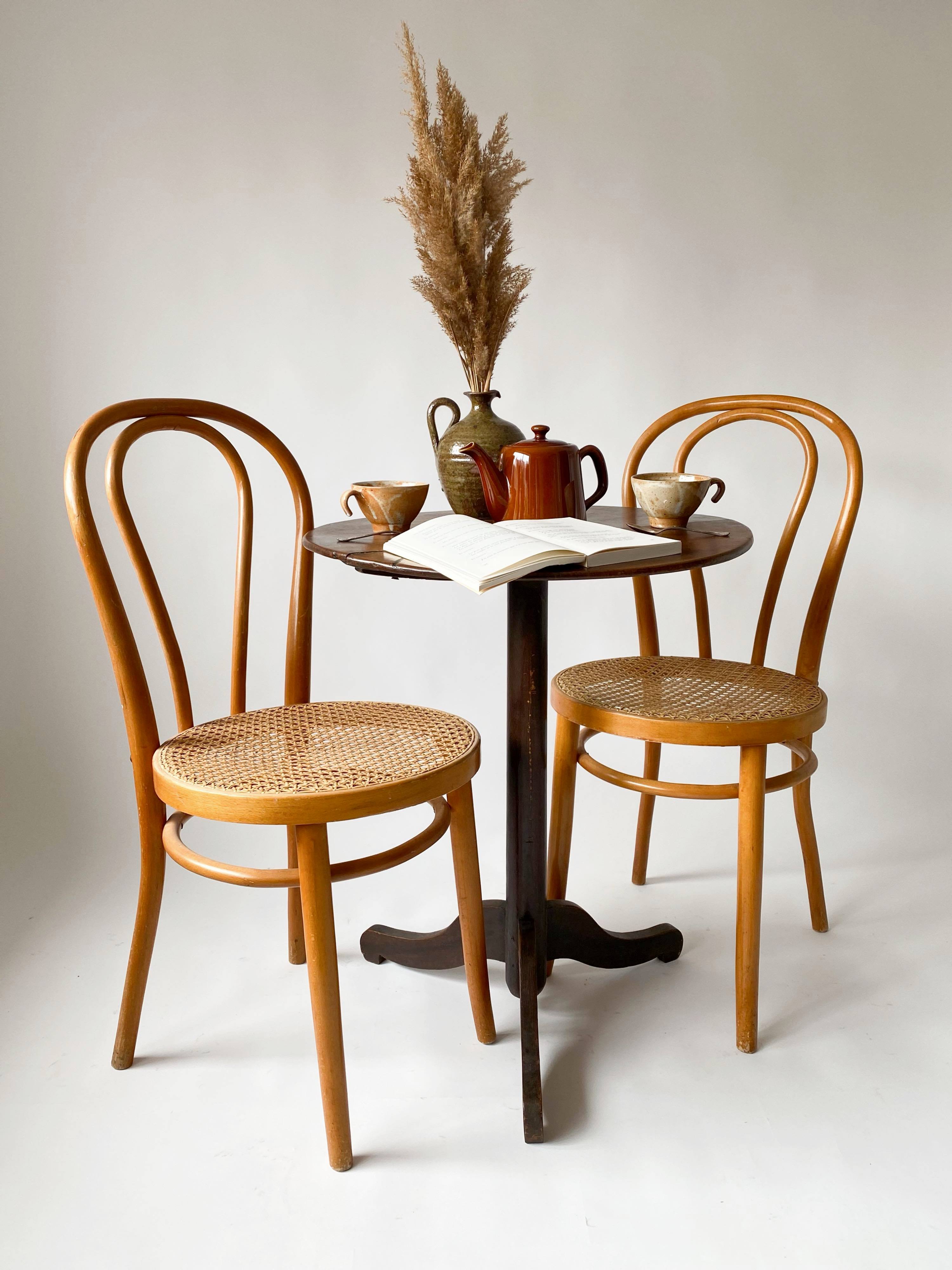 Pair Chairs bistro canage