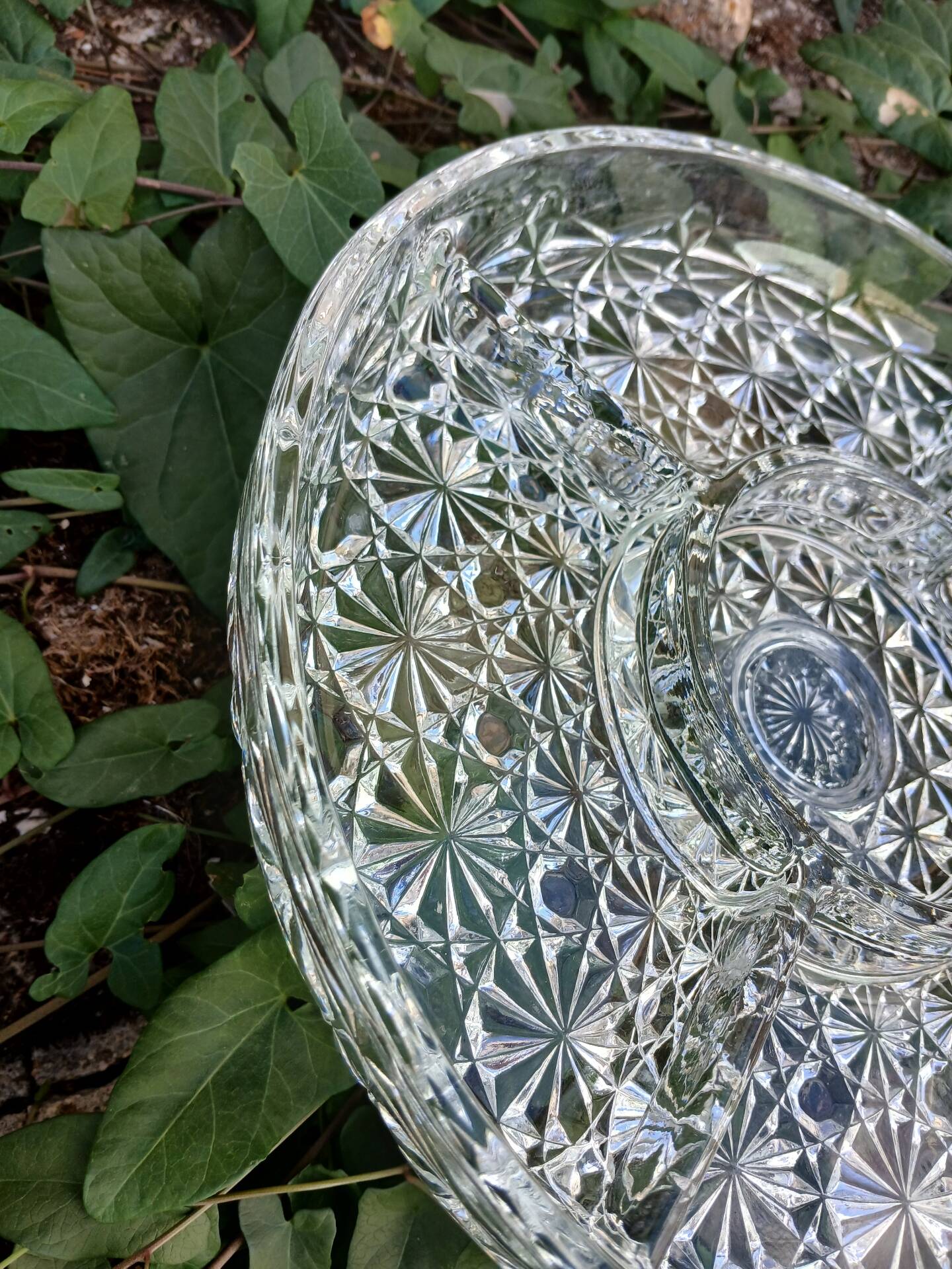 Plat apéritif vintage en verre moulé