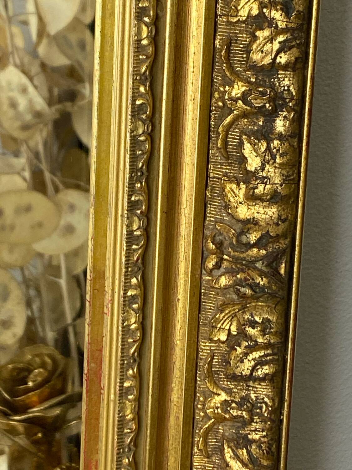 Antique mirror in carved gilded wood